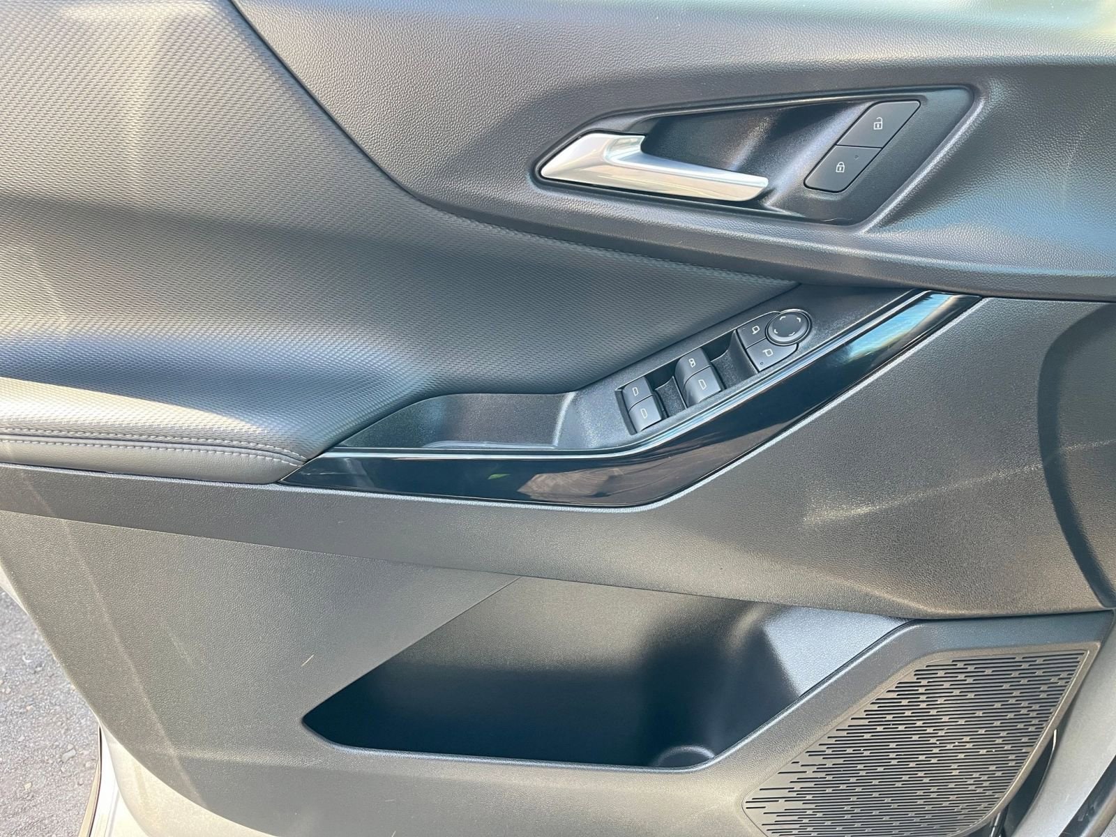 Thumbnail: 2025 Chevrolet Equinox - 25