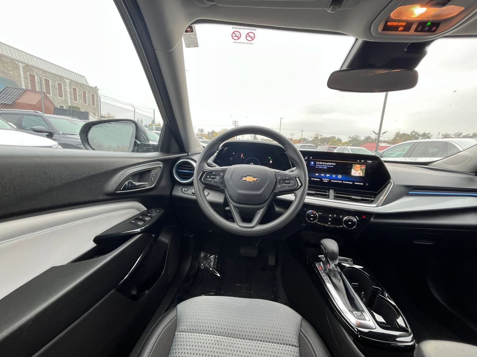 Thumbnail: 2025 Chevrolet Trax - 32