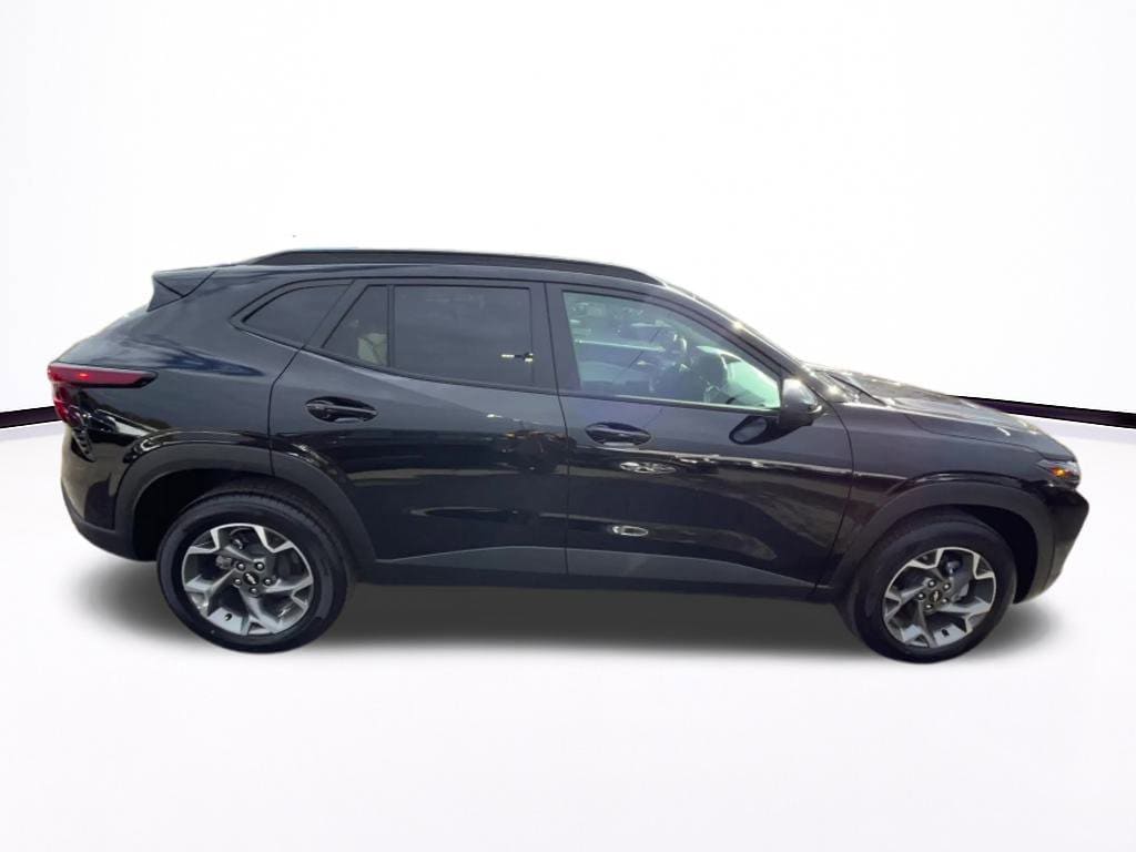 Thumbnail: 2025 Chevrolet Trax - 16