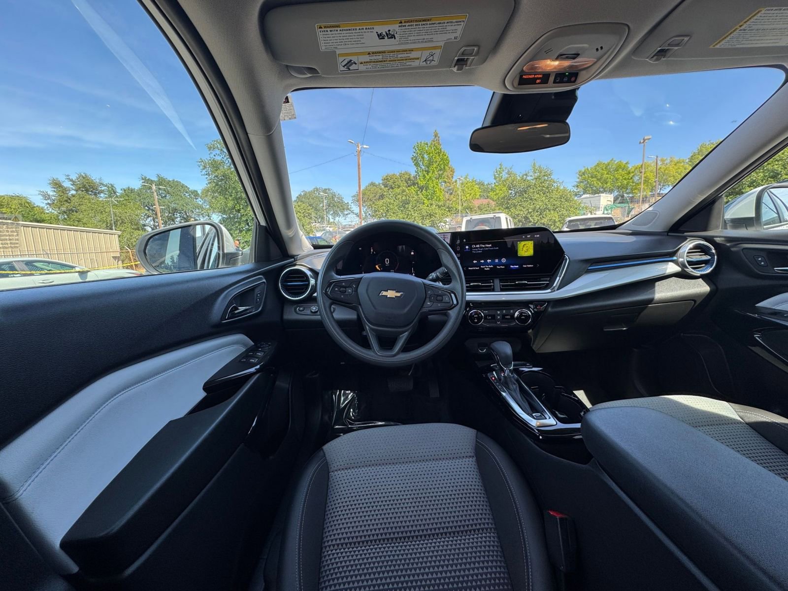 Thumbnail: 2025 Chevrolet Trax - 33