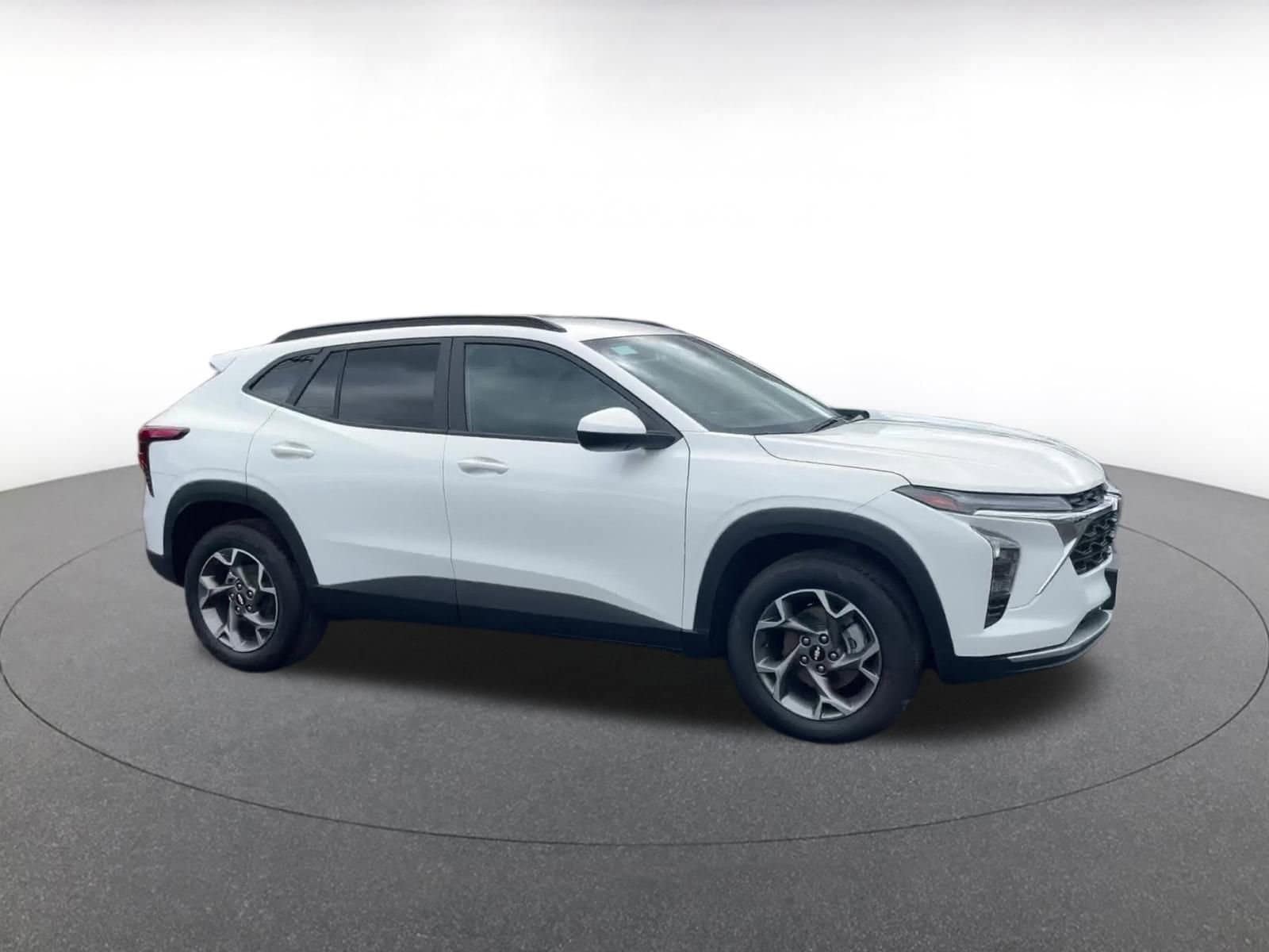 Thumbnail: 2025 Chevrolet Trax - 2