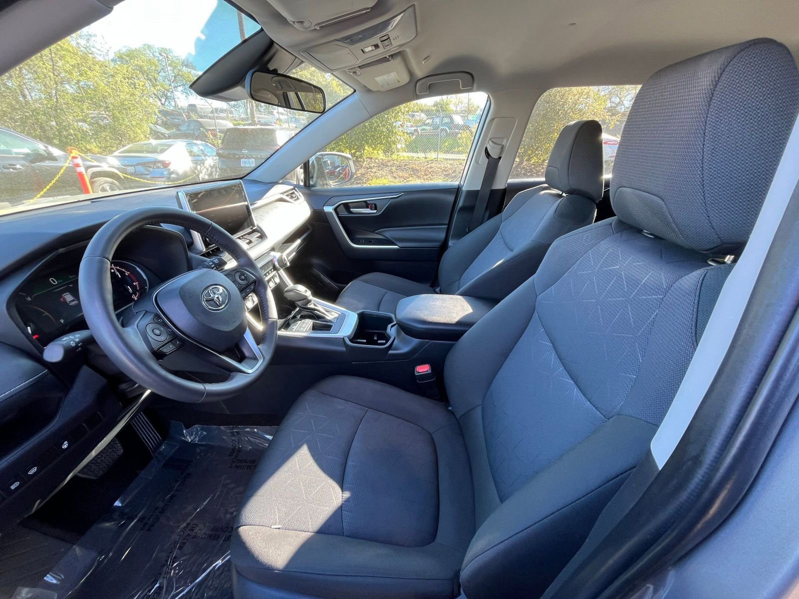 Thumbnail: 2025 Toyota RAV4 - 28