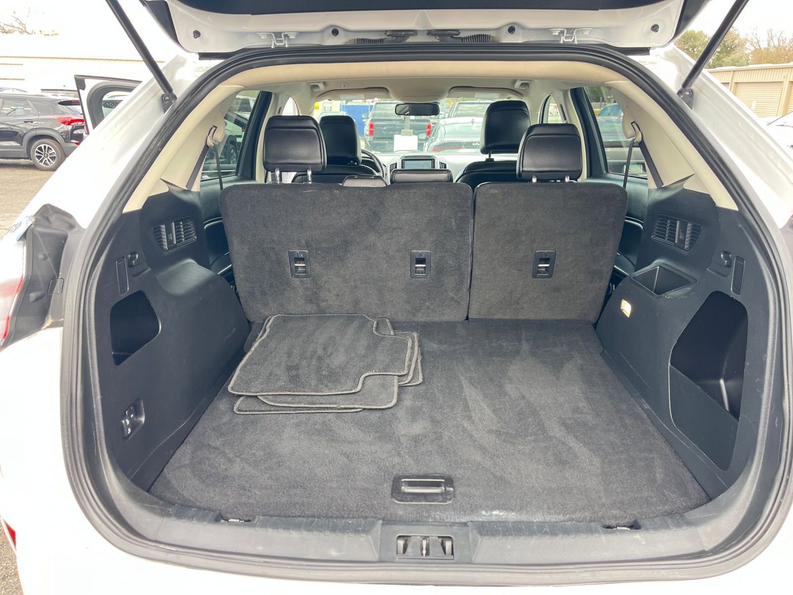 Thumbnail: 2024 Ford Edge - 32