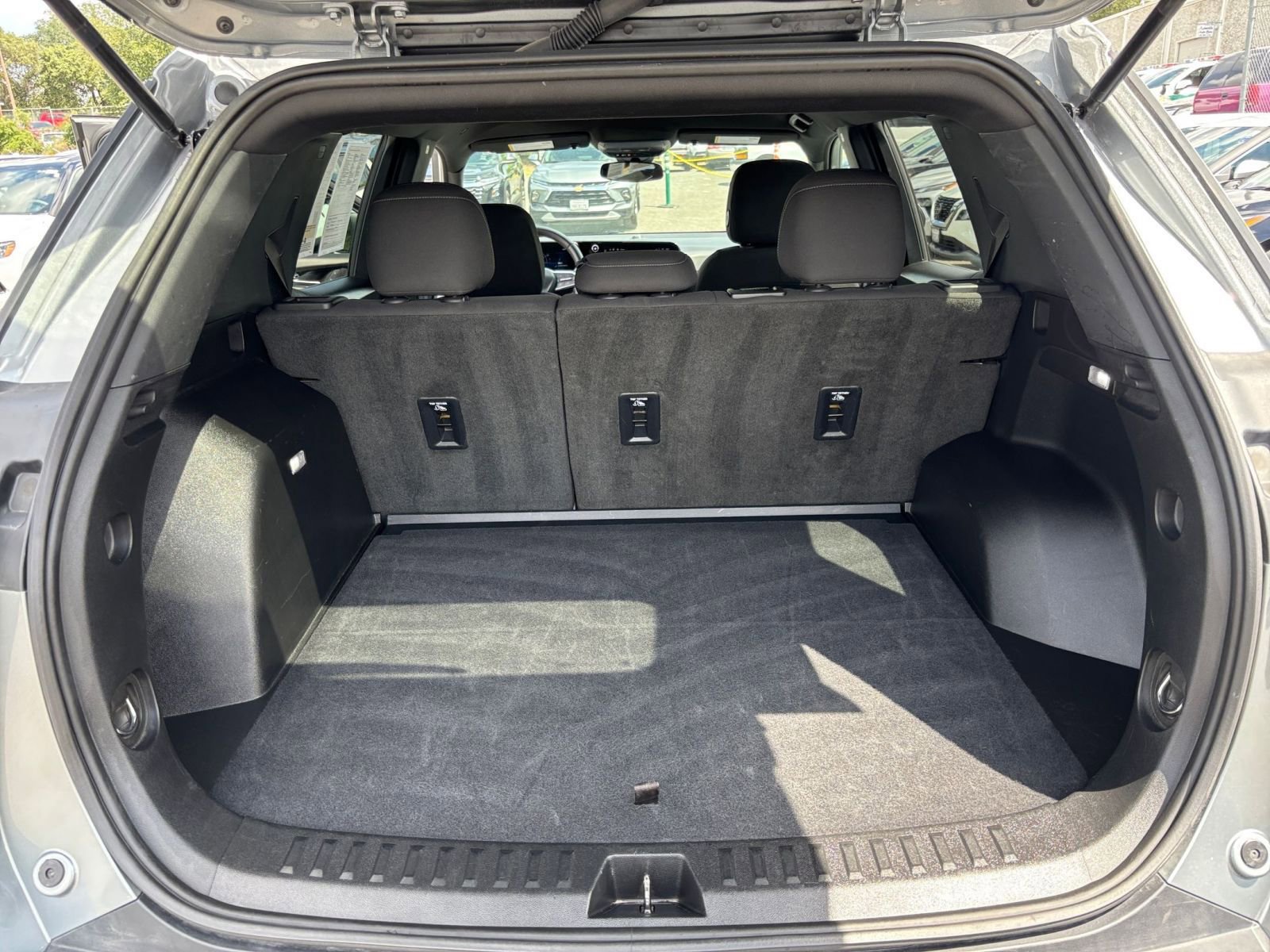 Thumbnail: 2025 Chevrolet Equinox - 32