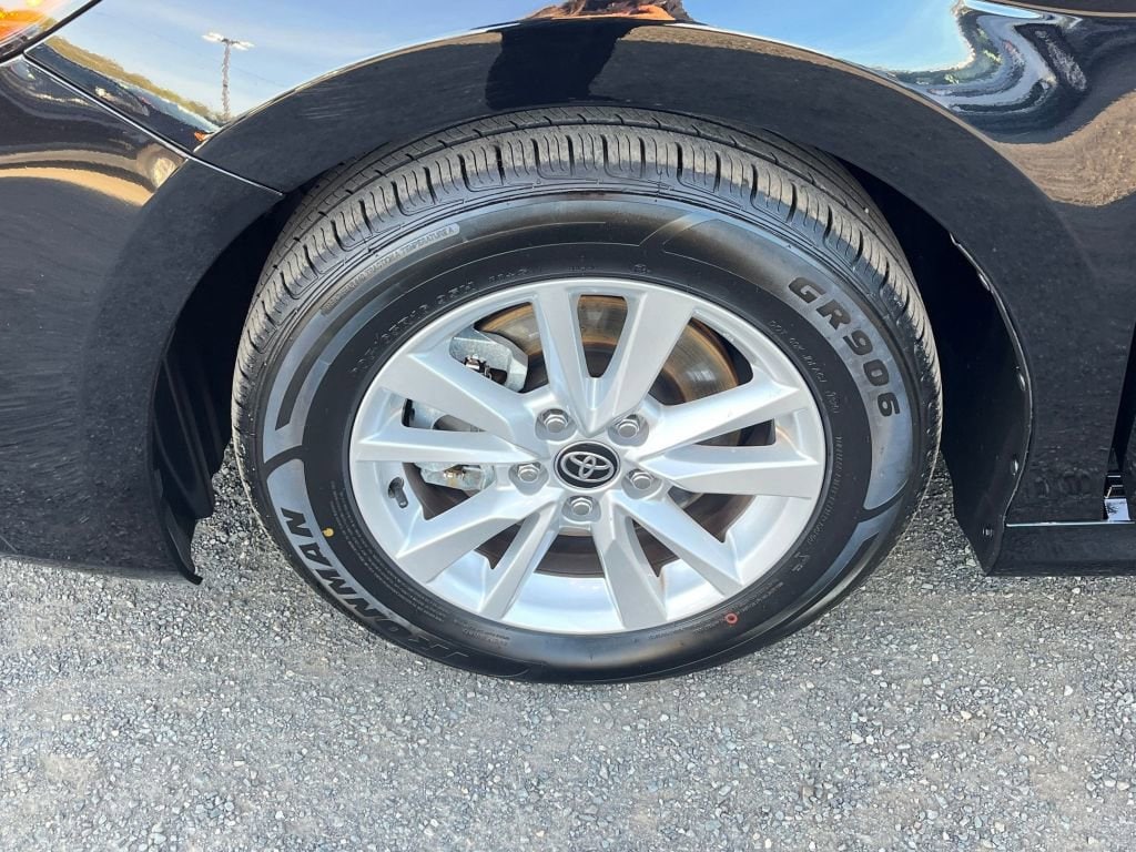 Thumbnail: 2025 Toyota Camry - 17