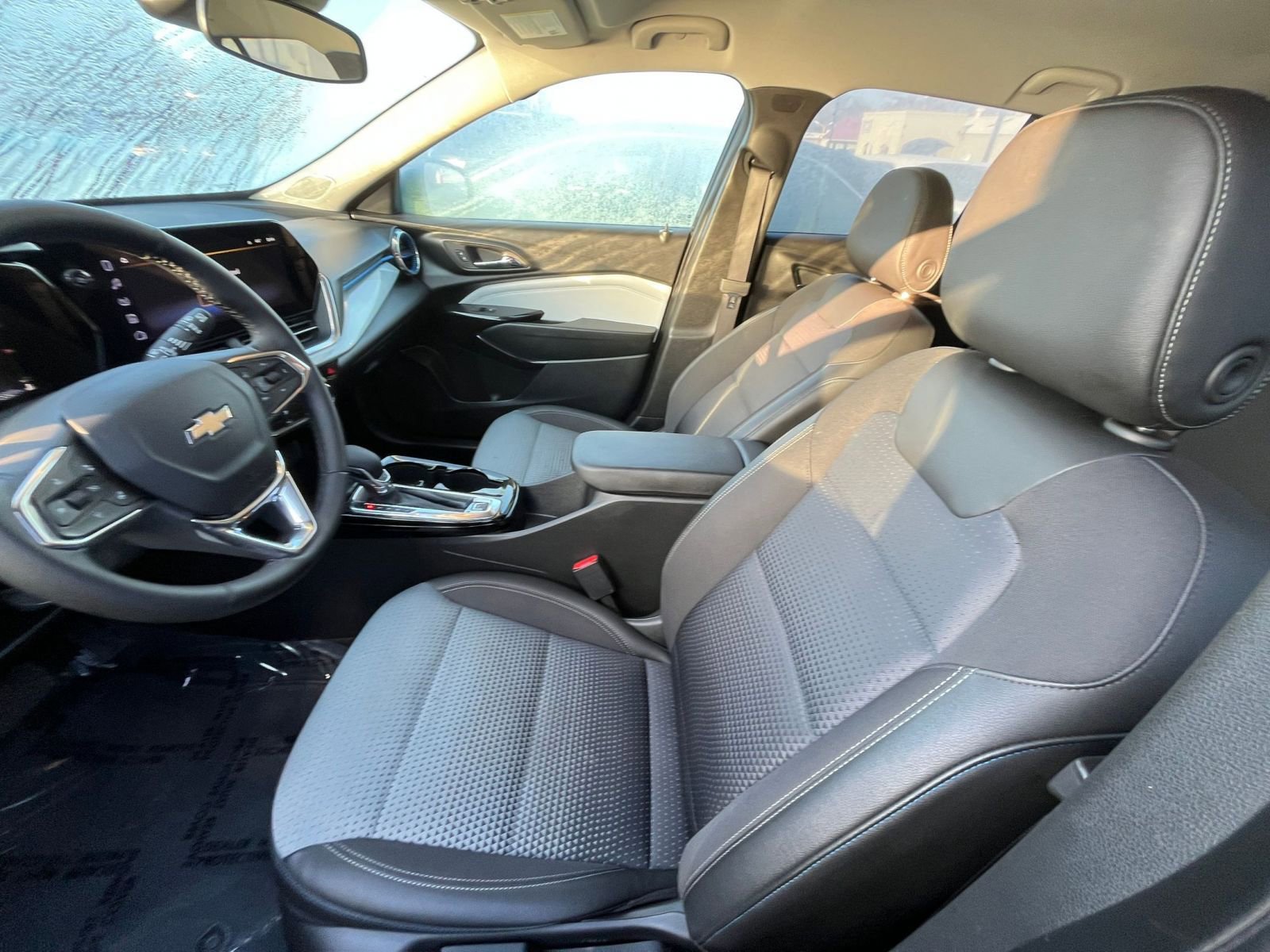 Thumbnail: 2025 Chevrolet Trax - 24