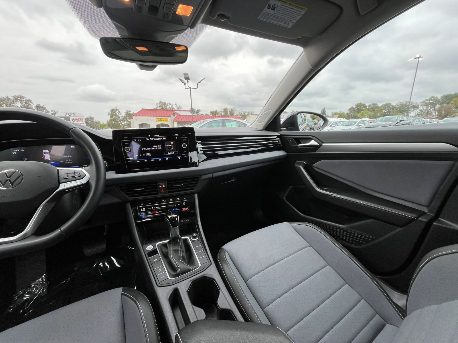 Thumbnail: 2025 Volkswagen Jetta - 34