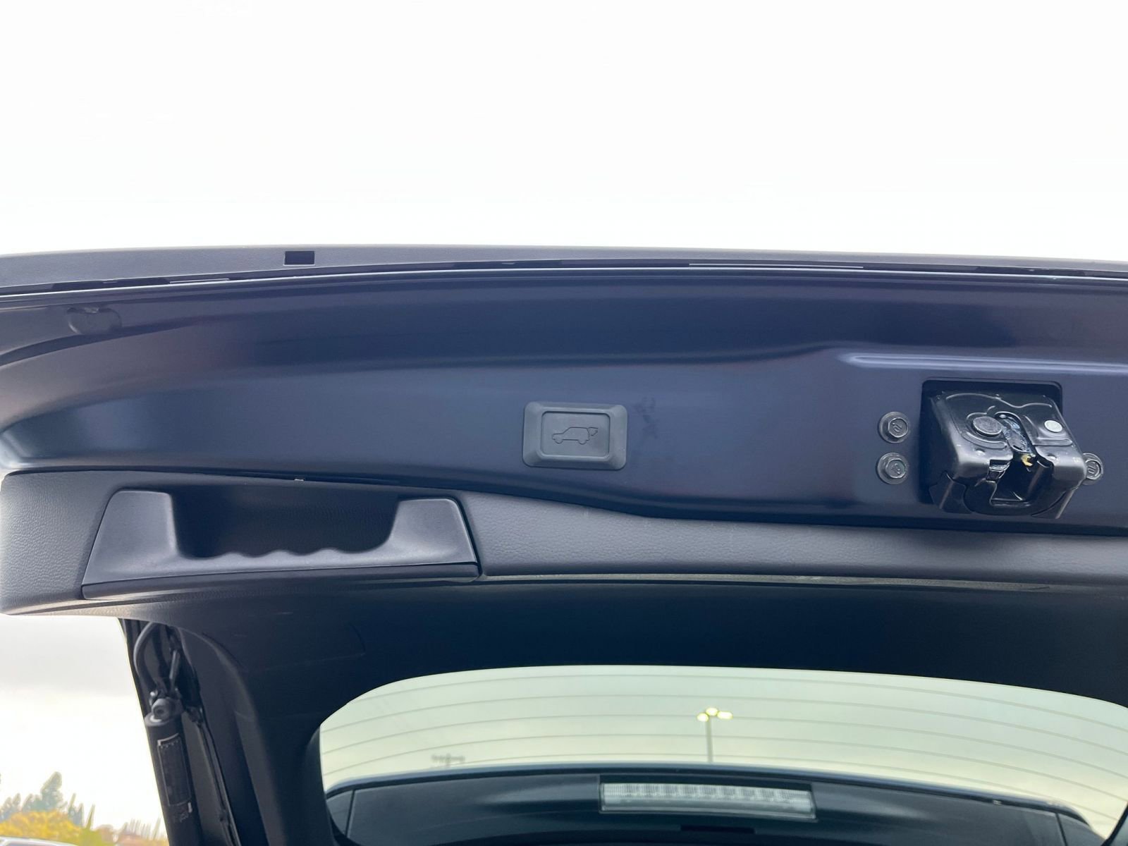 Thumbnail: 2025 Toyota RAV4 - 23