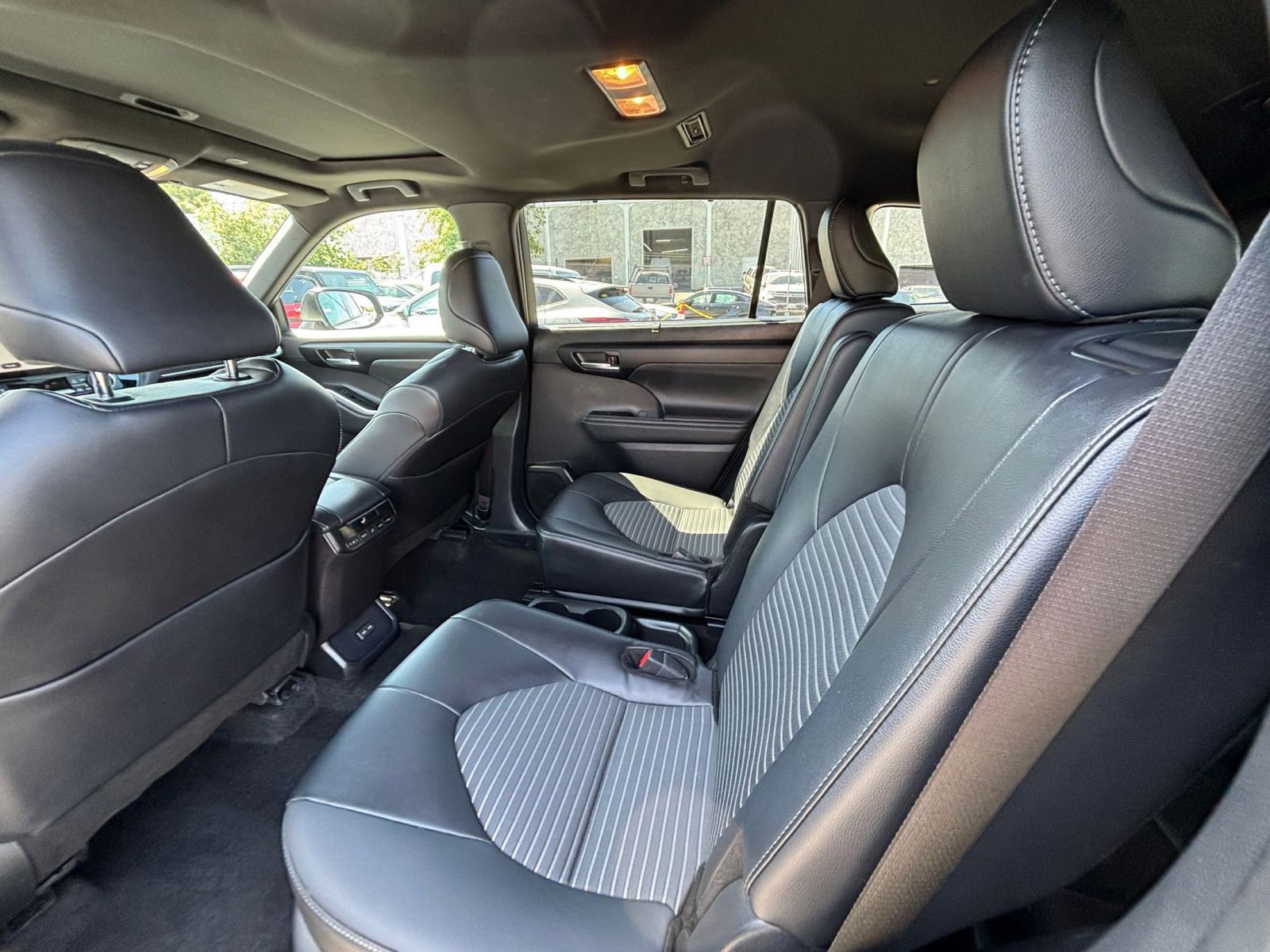 Thumbnail: 2025 Toyota Highlander - 28