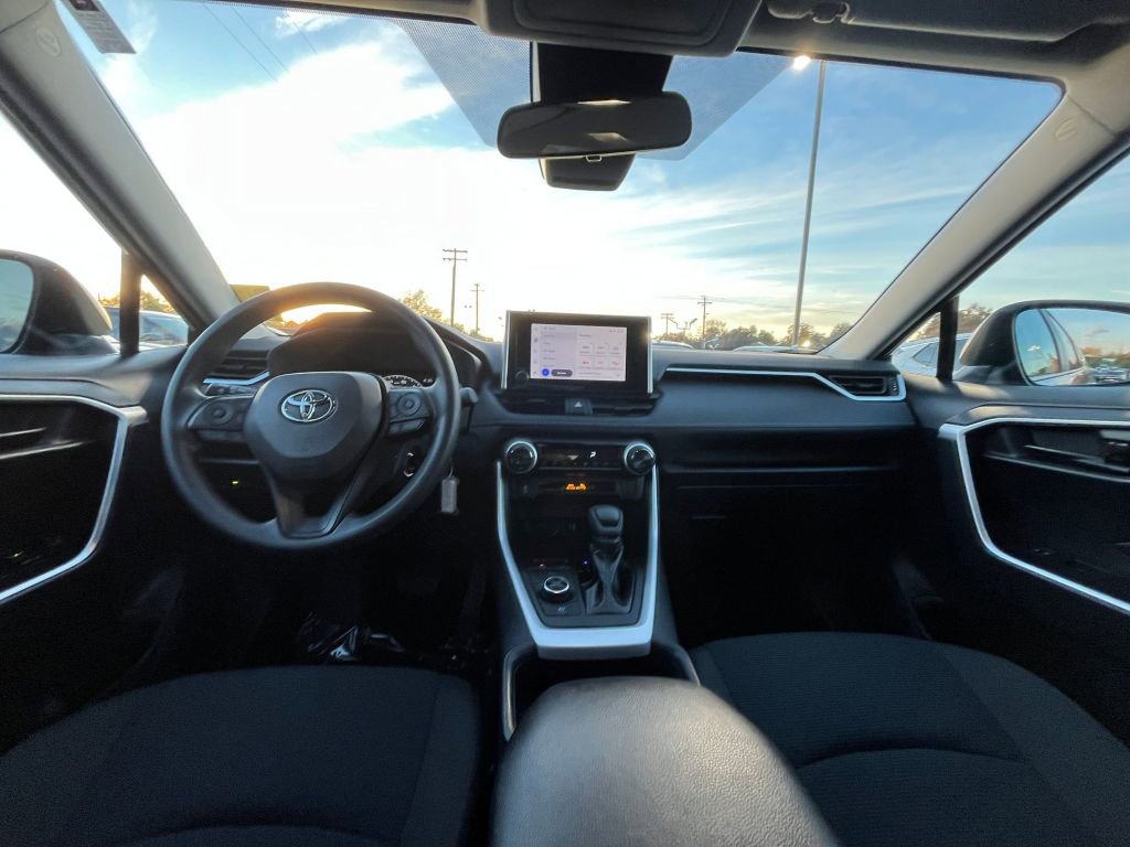 Thumbnail: 2025 Toyota RAV4 - 35