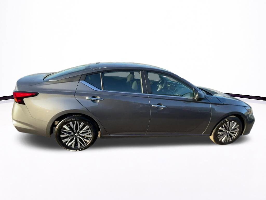 Thumbnail: 2025 Nissan Altima - 16