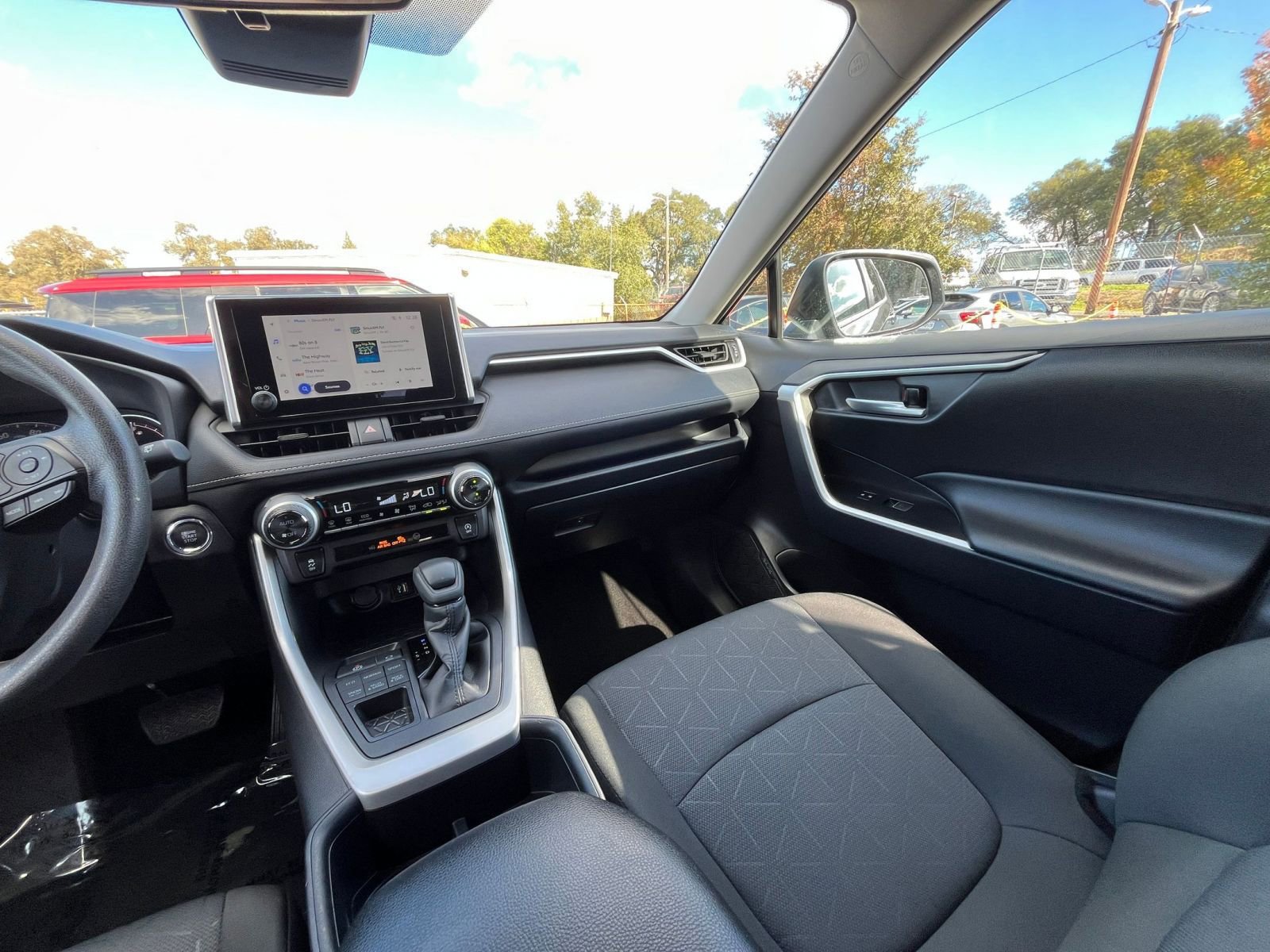 Thumbnail: 2025 Toyota RAV4 - 35