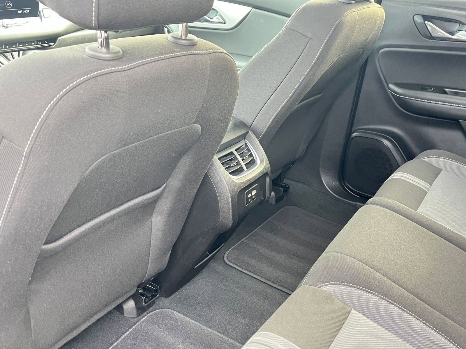 Thumbnail: 2025 Chevrolet Blazer - 24