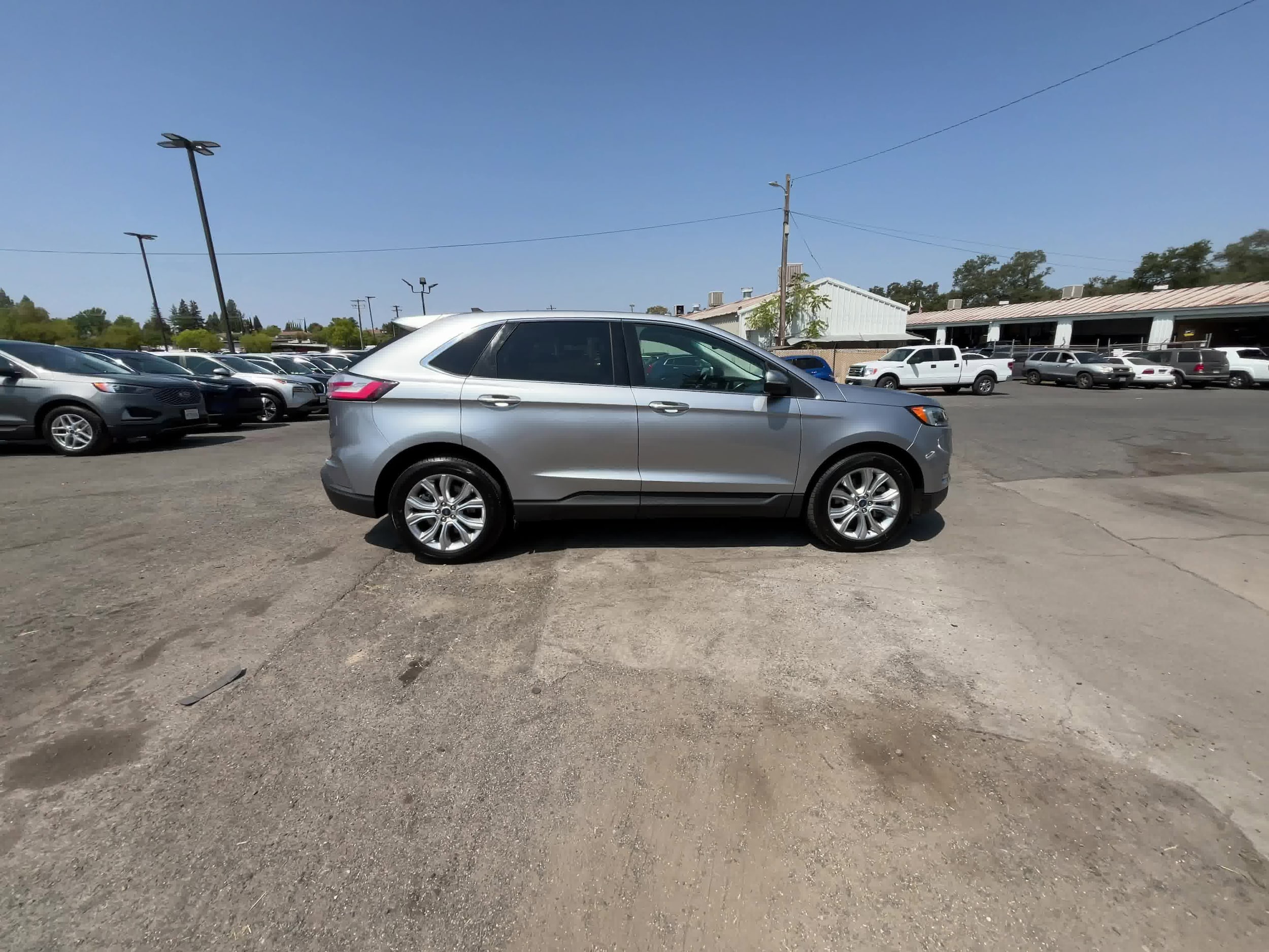 2022 Ford Edge Titanium 16