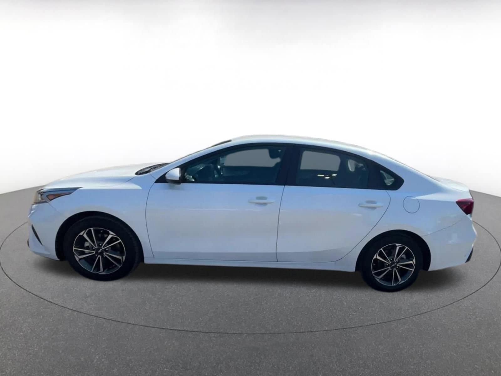 Thumbnail: 2023 Kia Forte - 10