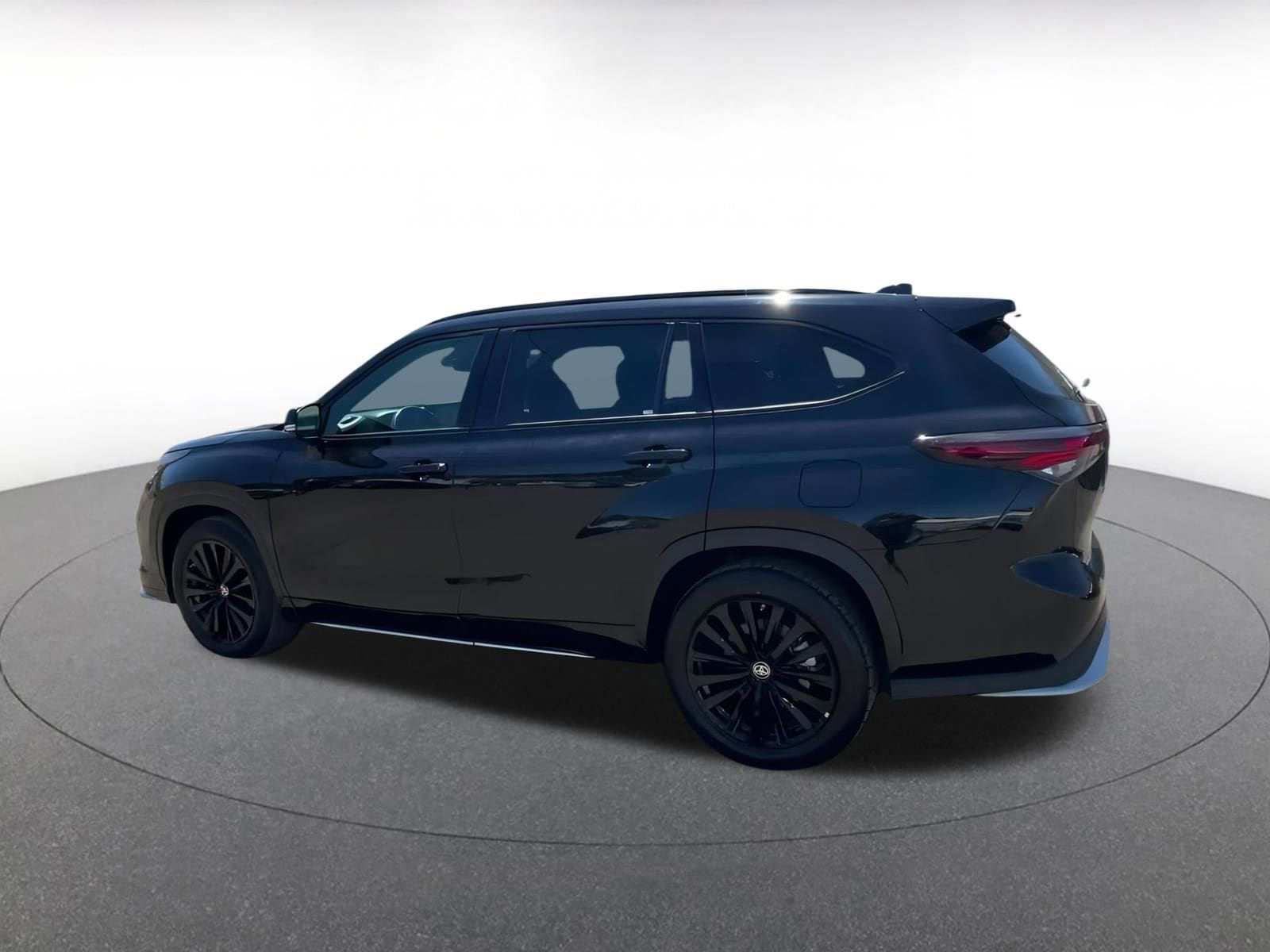 Thumbnail: 2024 Toyota Highlander - 10