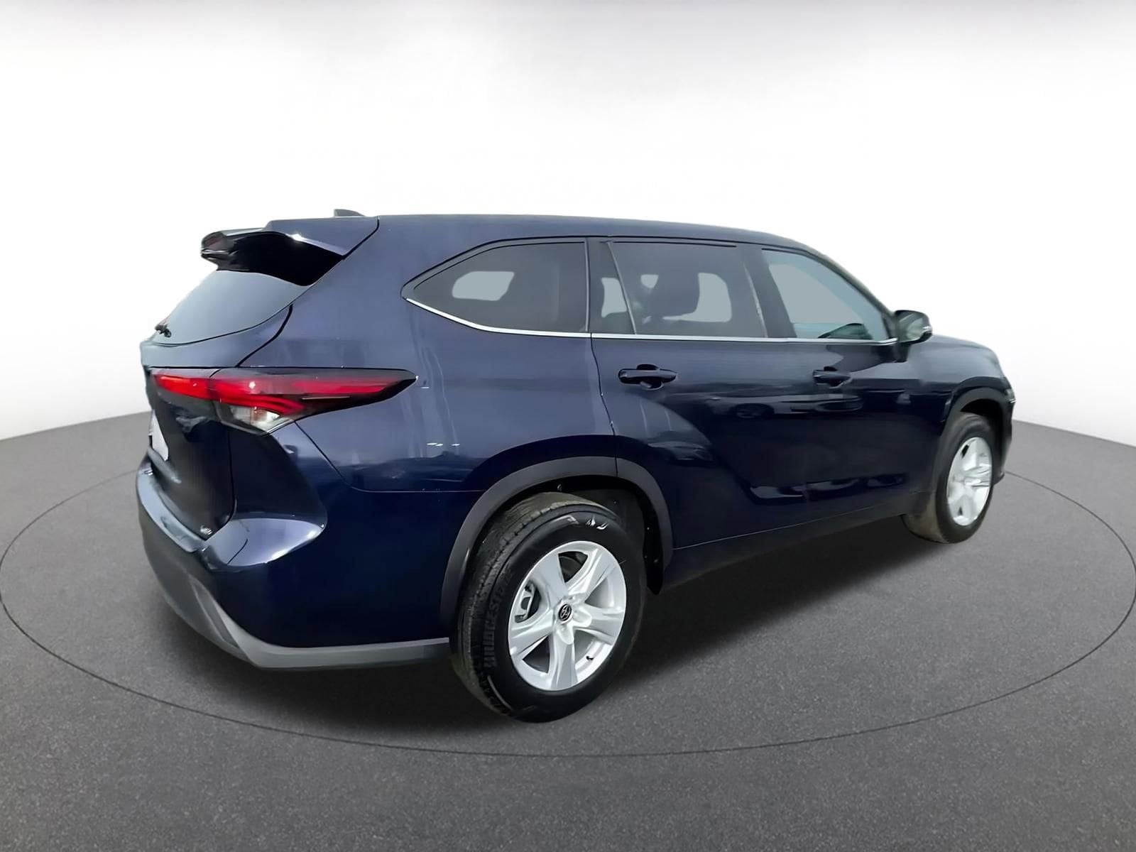 Thumbnail: 2025 Toyota Highlander - 15