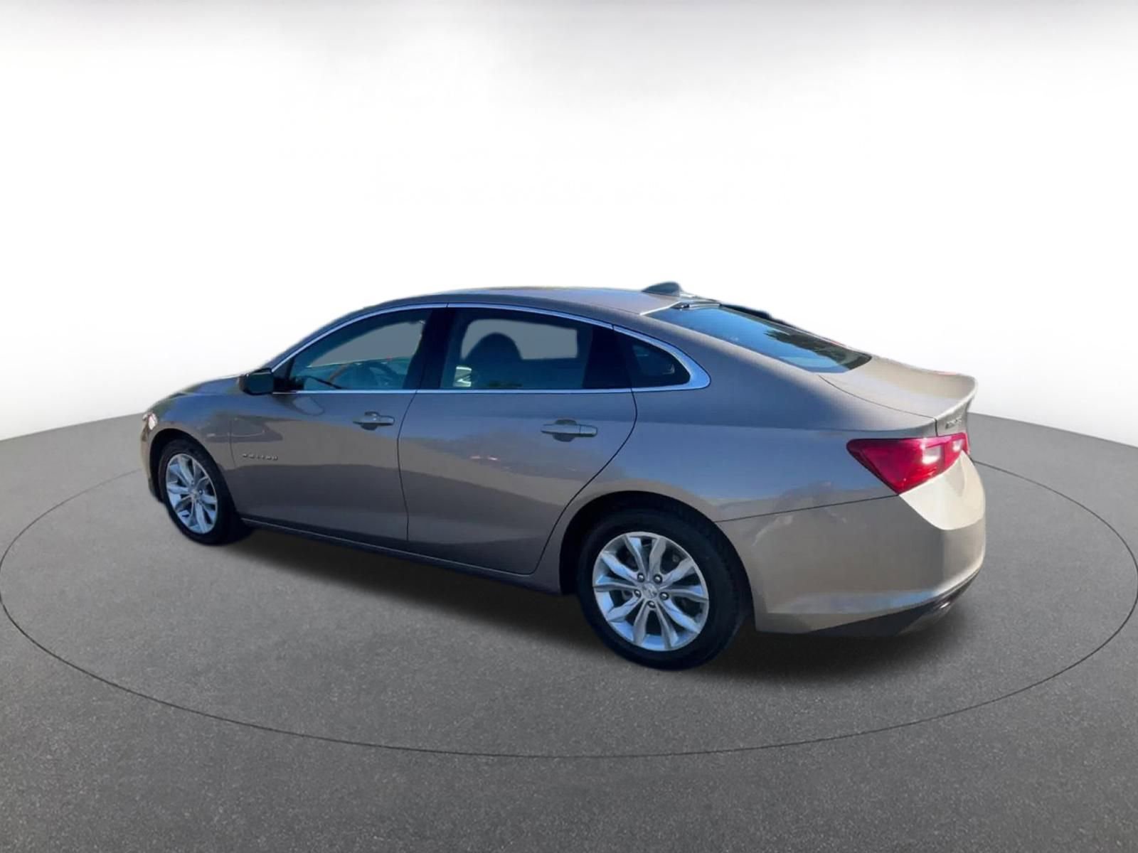 Thumbnail: 2023 Chevrolet Malibu - 10