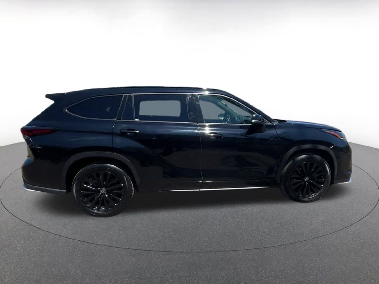 Thumbnail: 2024 Toyota Highlander - 16