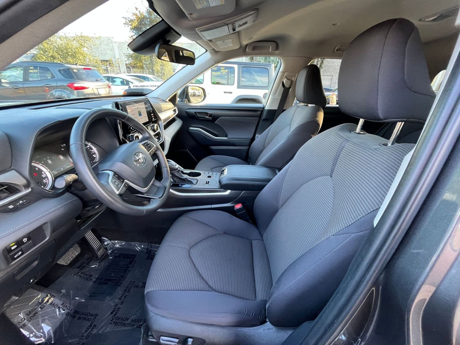 Thumbnail: 2025 Toyota Highlander - 28