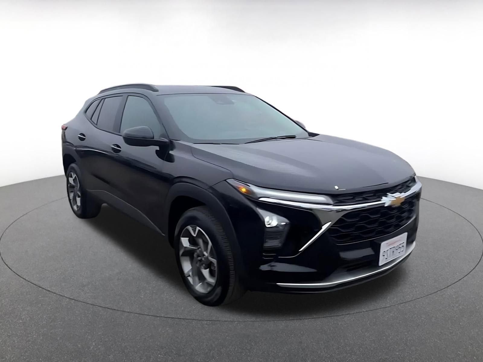 Thumbnail: 2025 Chevrolet Trax - 3