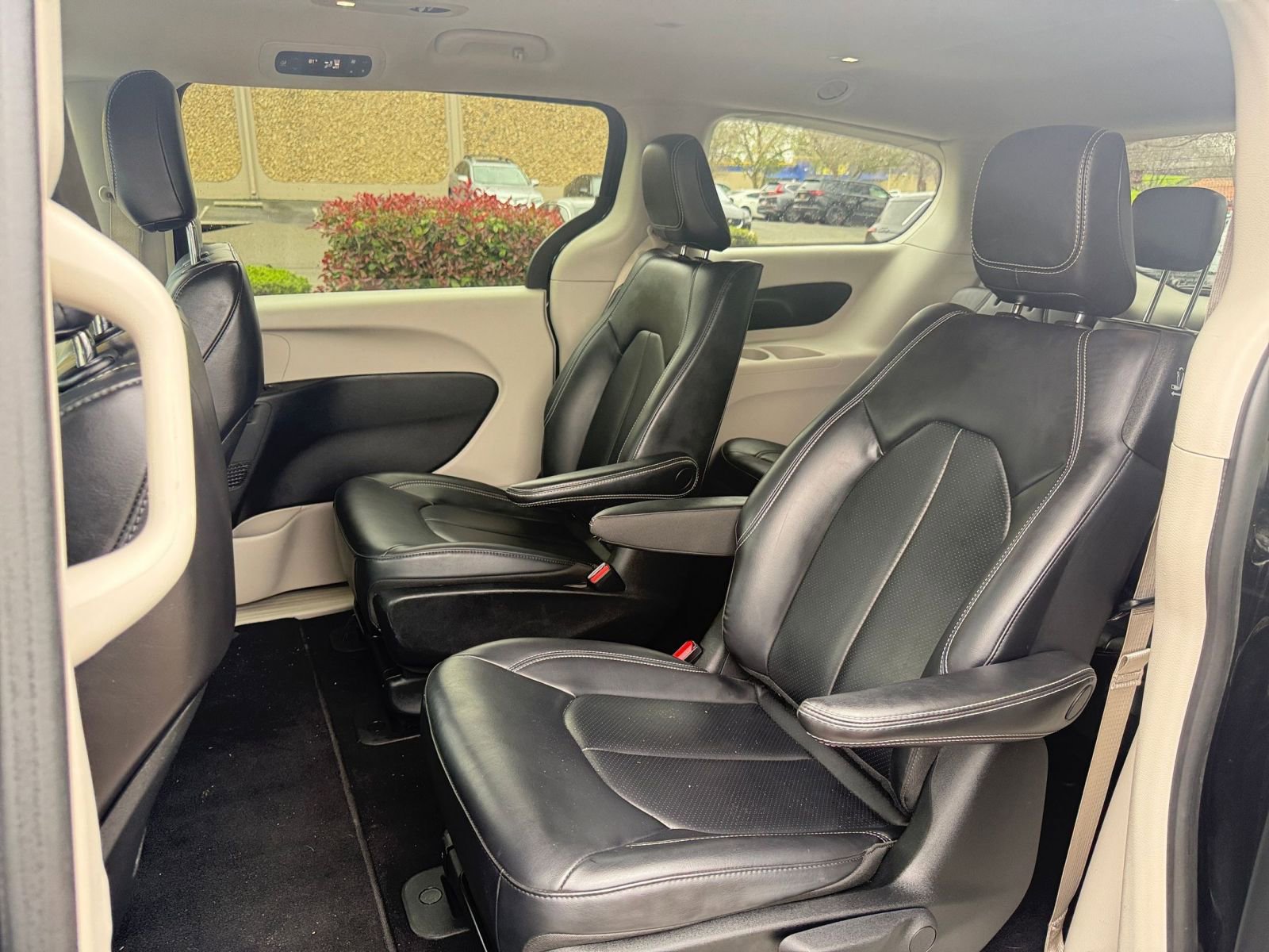 Thumbnail: 2023 Chrysler Pacifica - 25