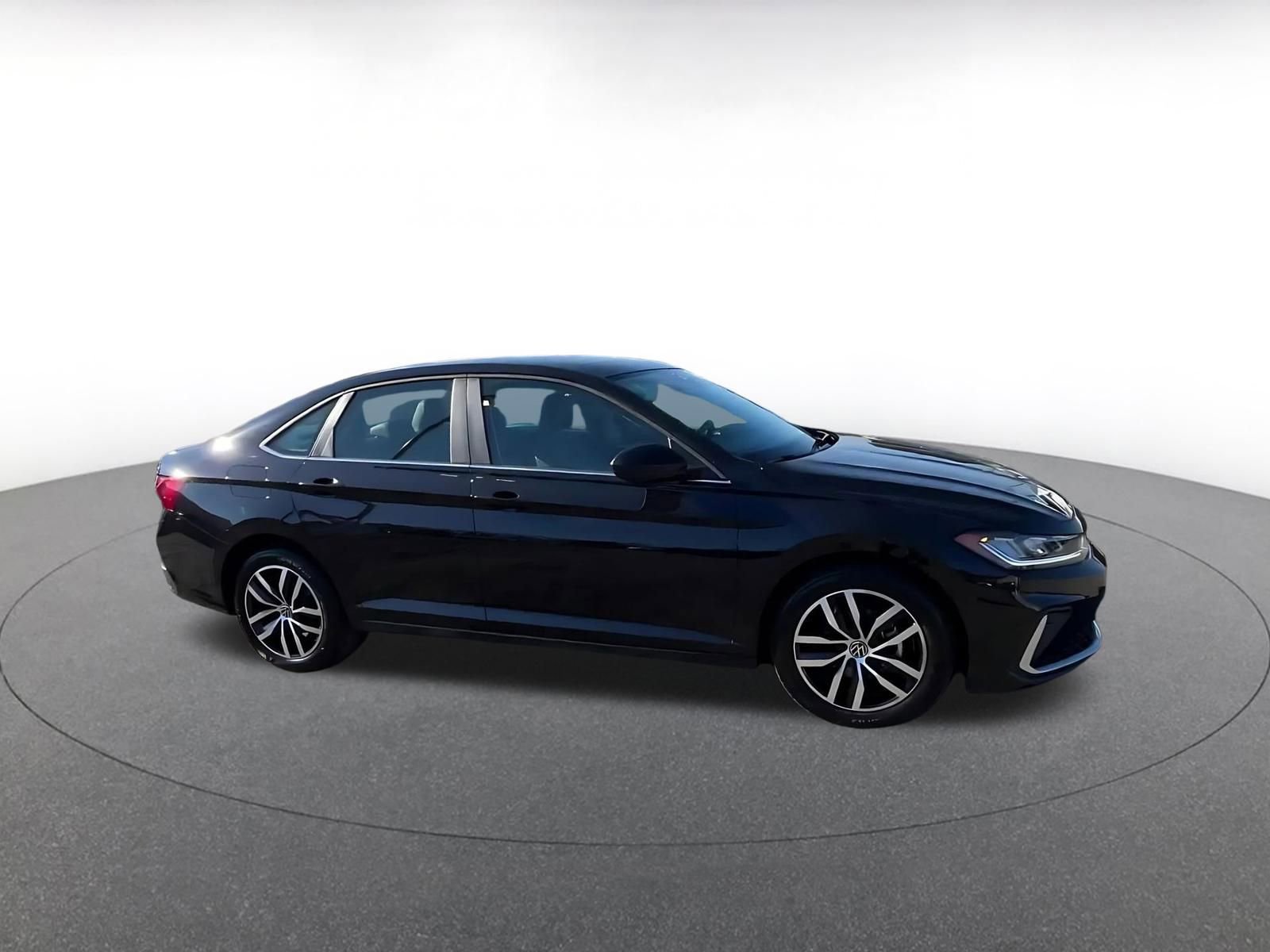 Thumbnail: 2025 Volkswagen Jetta - 2