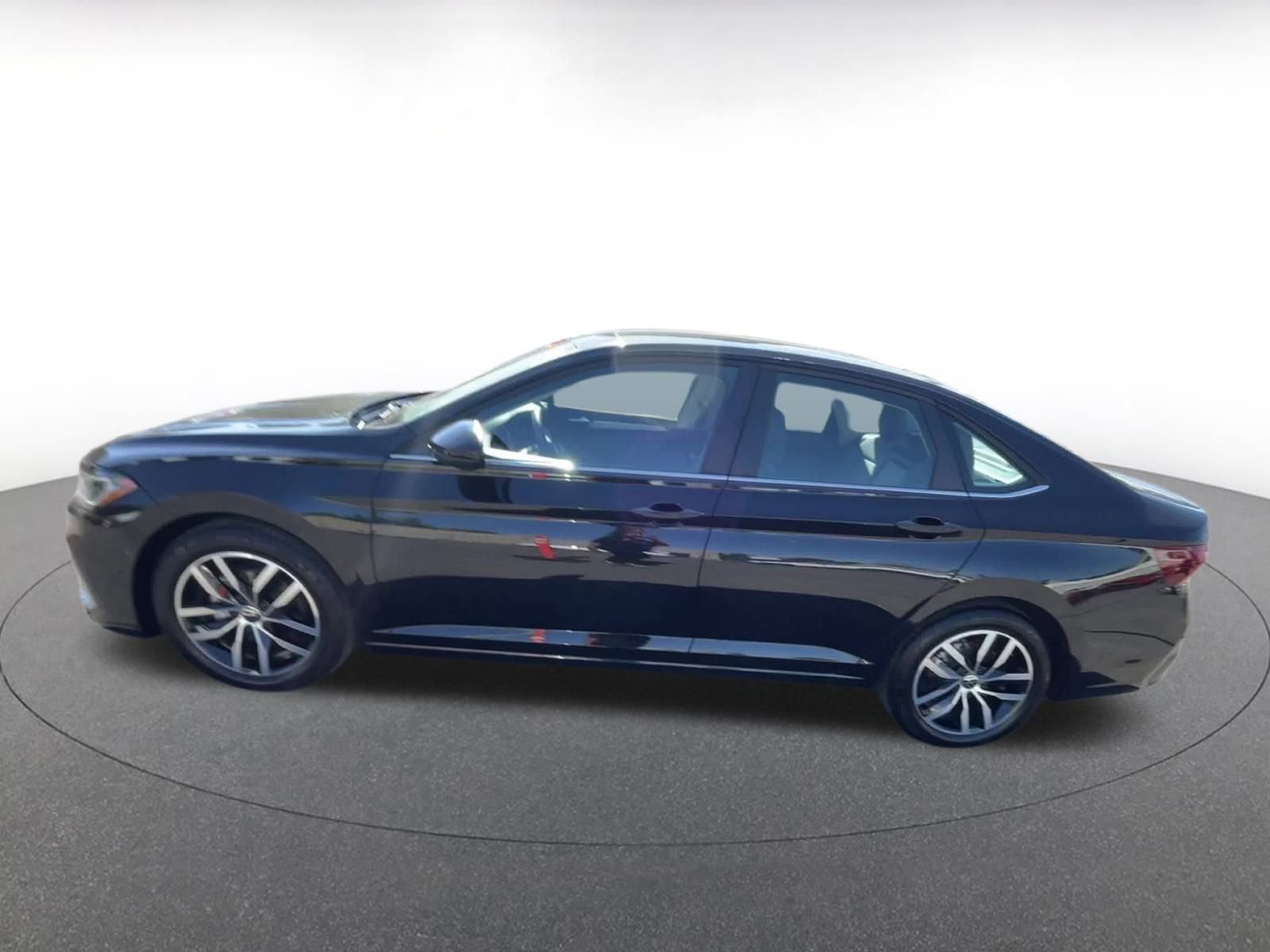 Thumbnail: 2025 Volkswagen Jetta - 10