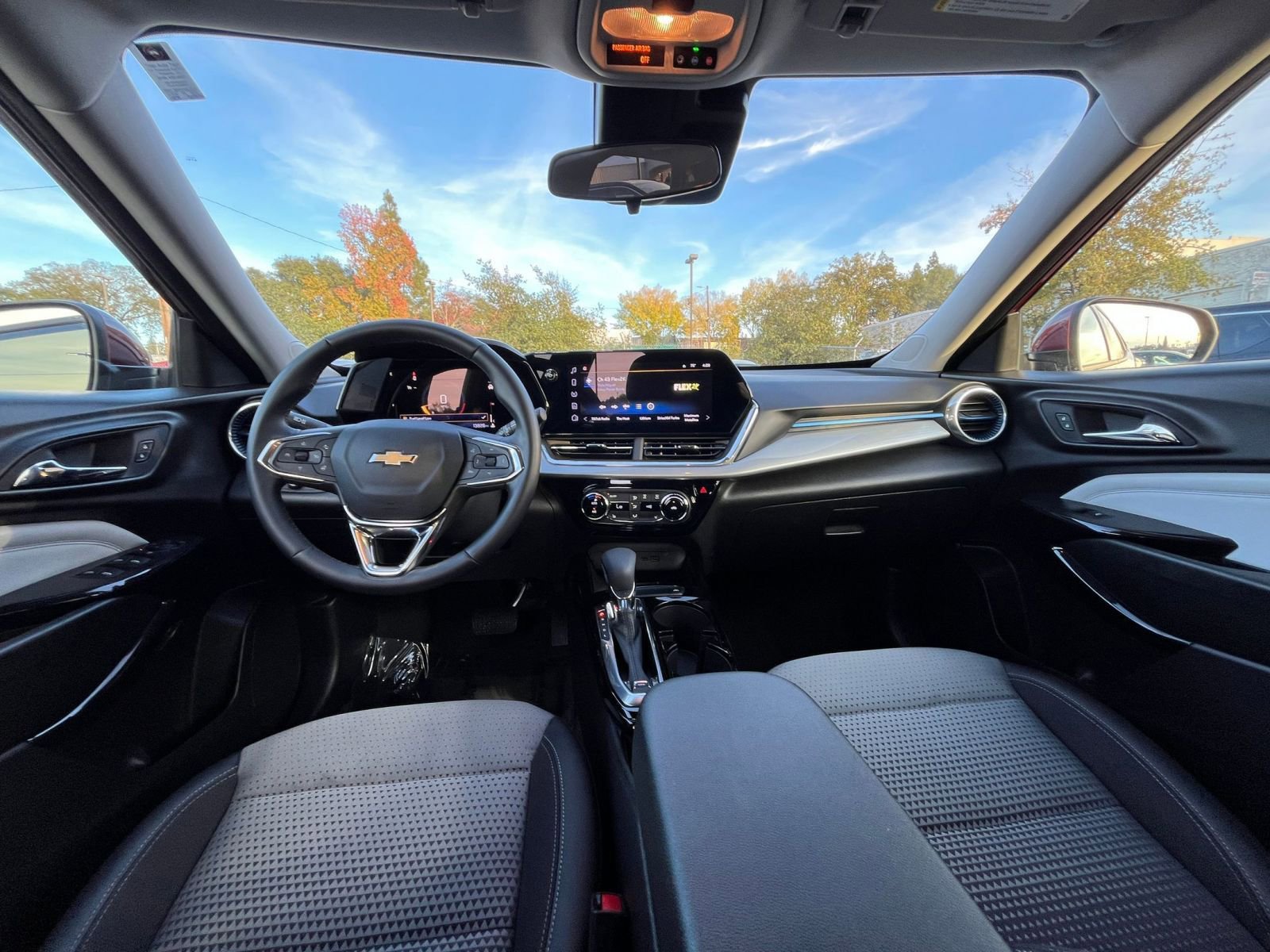 Thumbnail: 2025 Chevrolet Trax - 31