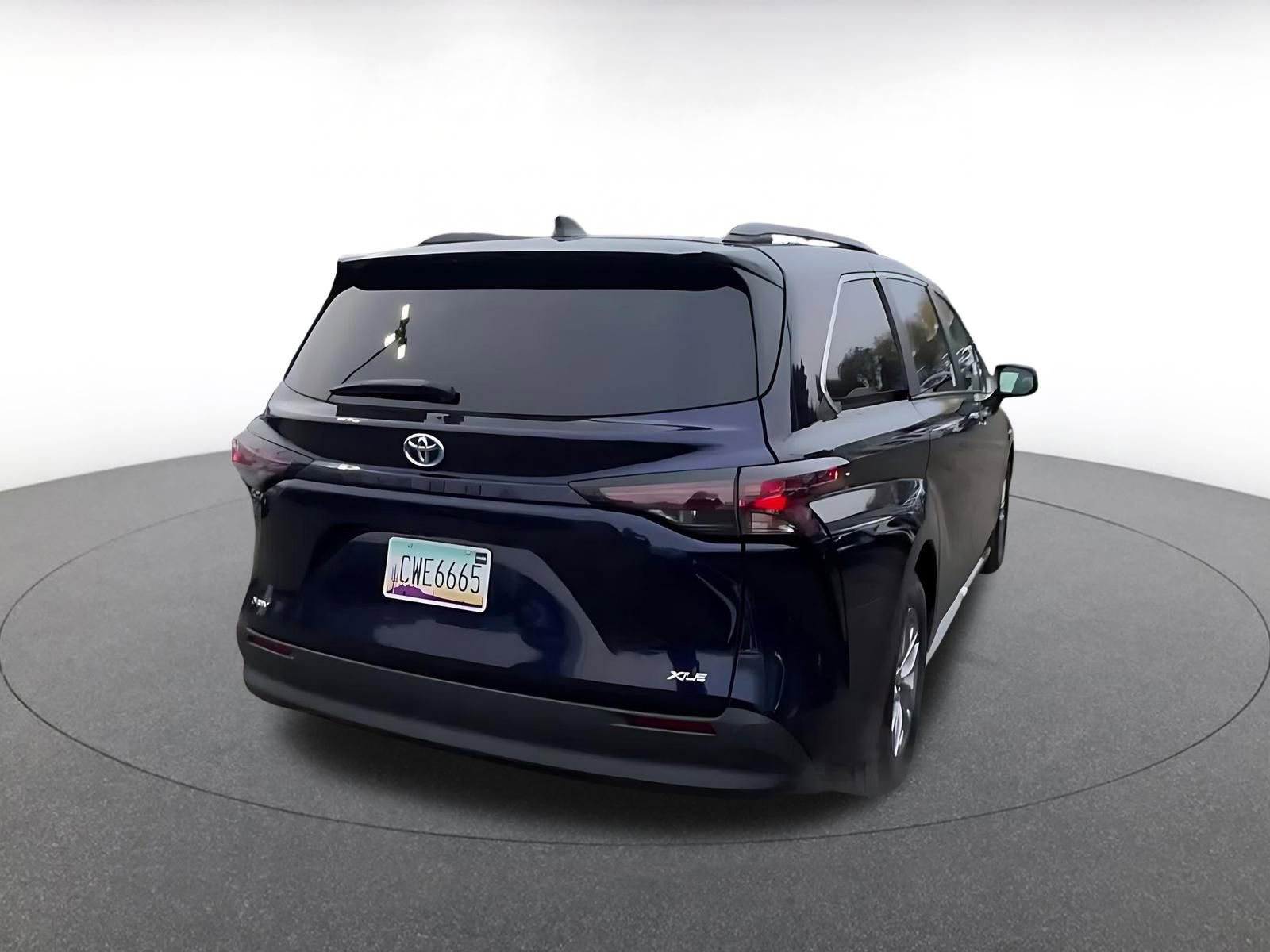 Thumbnail: 2025 Toyota Sienna - 15