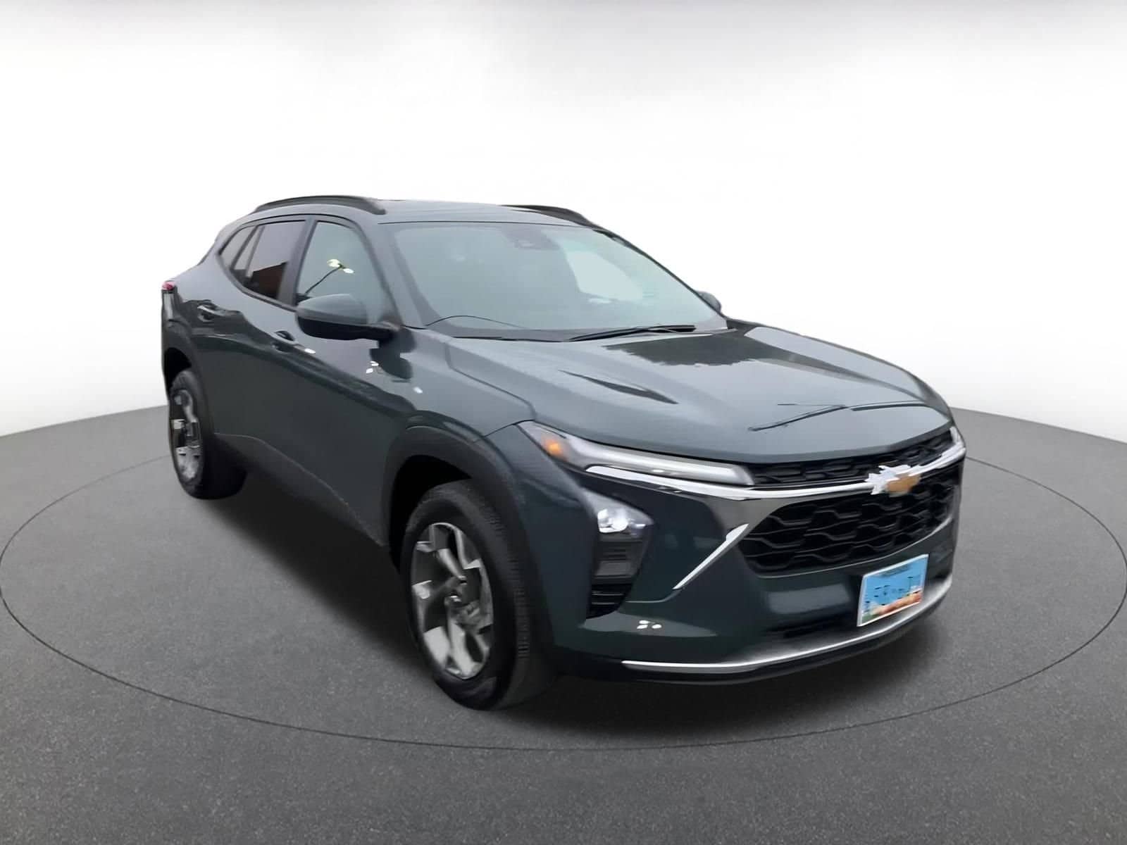 Thumbnail: 2025 Chevrolet Trax - 3