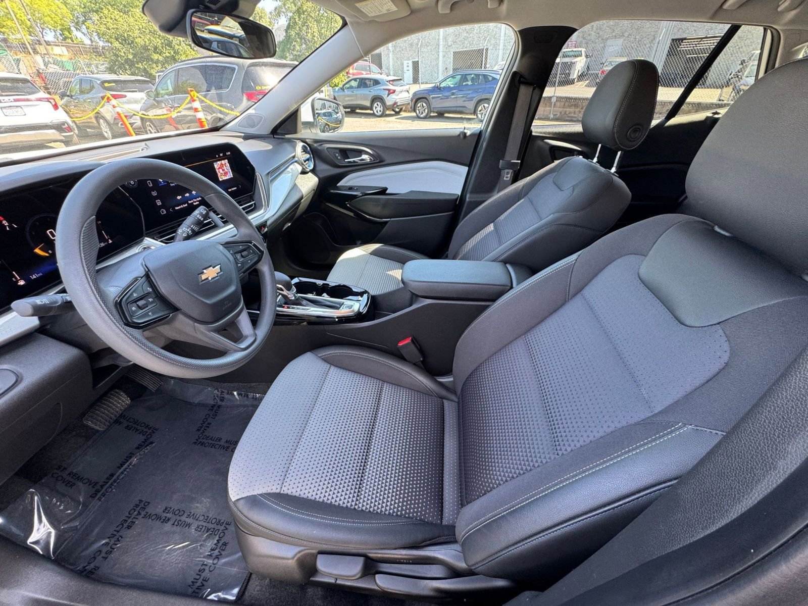 Thumbnail: 2025 Chevrolet Trax - 25