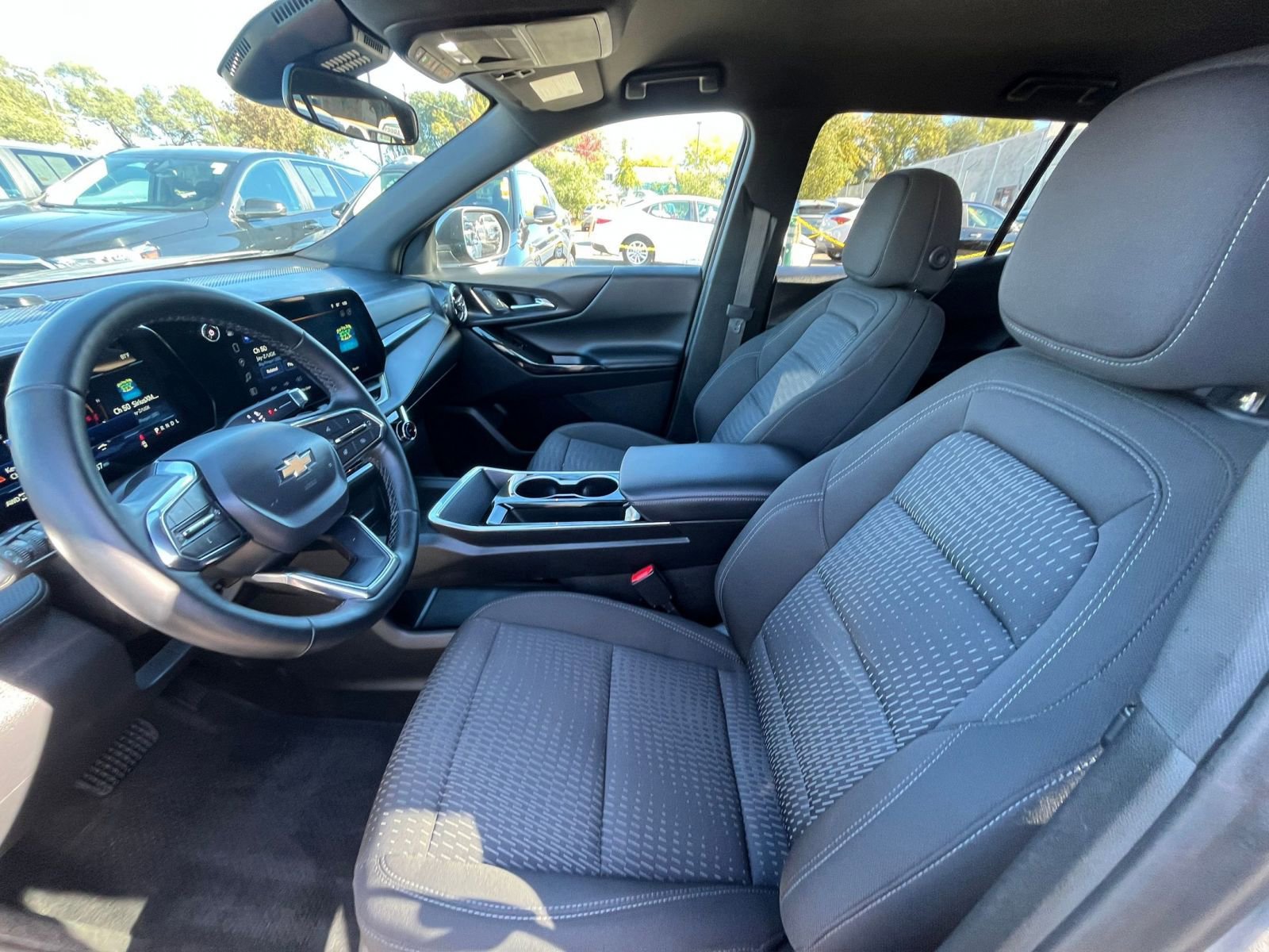 Thumbnail: 2025 Chevrolet Equinox - 25