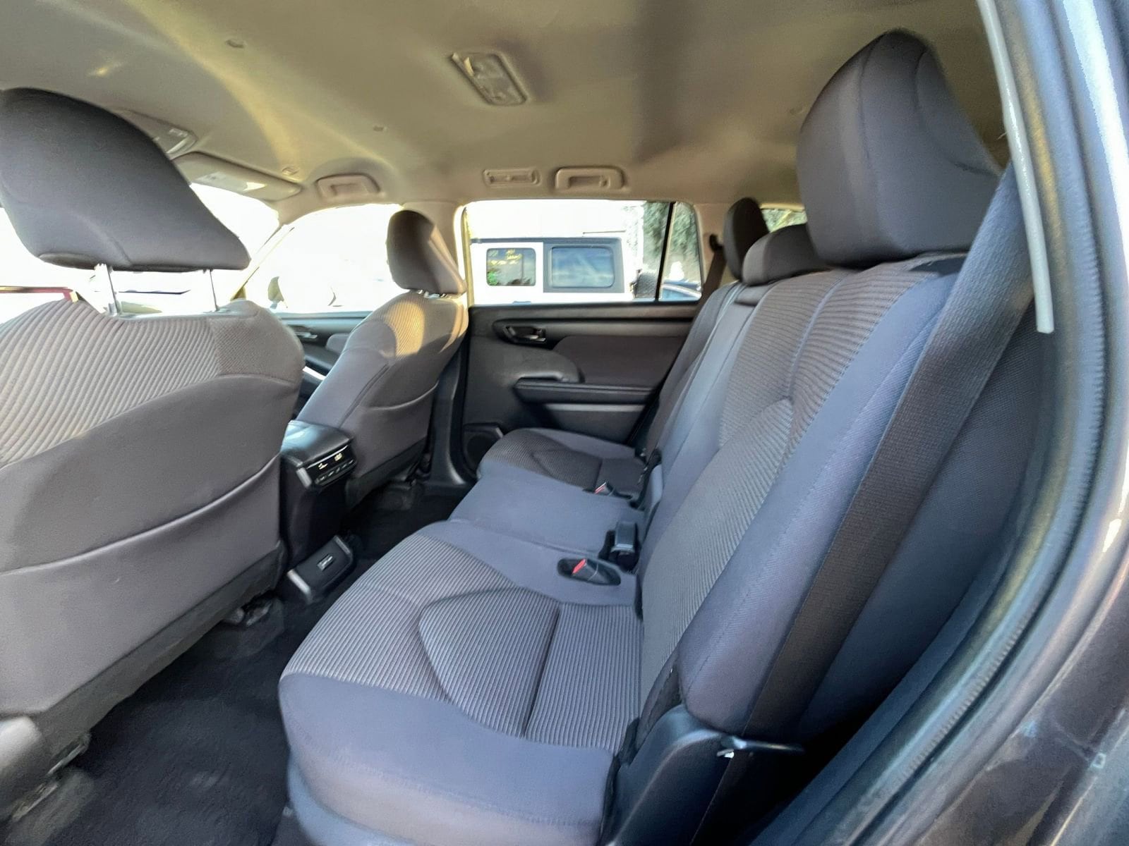 Thumbnail: 2025 Toyota Highlander - 27