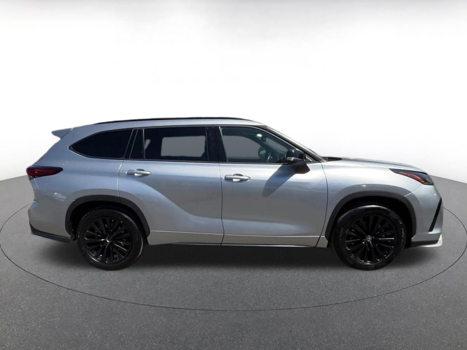 Thumbnail: 2025 Toyota Highlander - 16