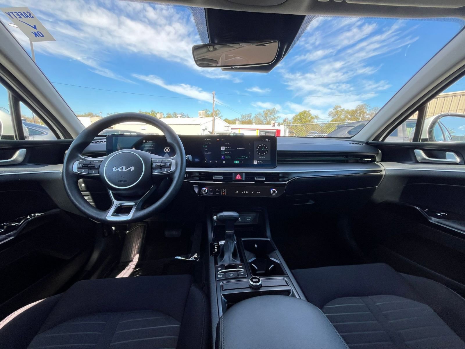 Thumbnail: 2025 Kia K5 - 32