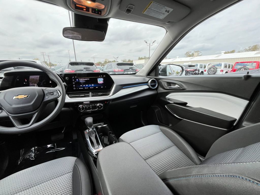 Thumbnail: 2025 Chevrolet Trax - 35