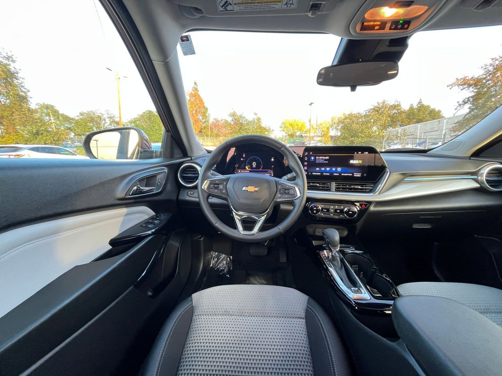 Thumbnail: 2025 Chevrolet Trax - 32