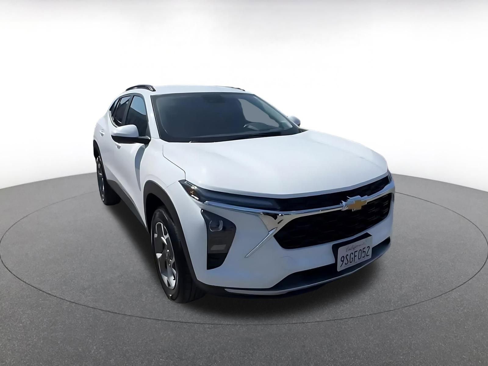 Thumbnail: 2025 Chevrolet Trax - 3