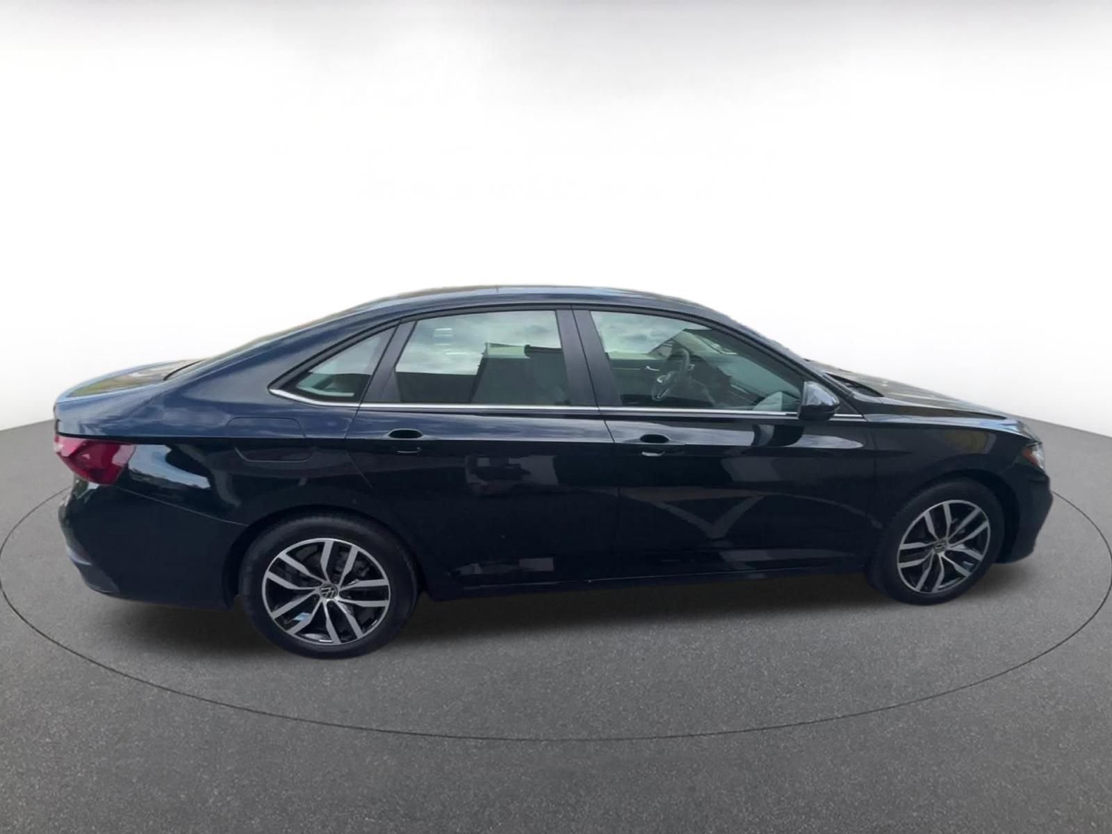 Thumbnail: 2025 Volkswagen Jetta - 16