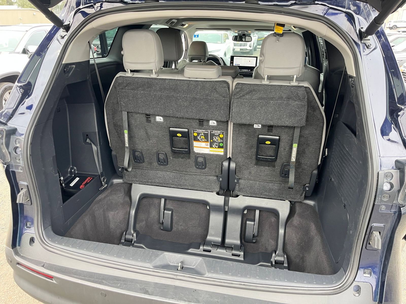 Thumbnail: 2025 Toyota Sienna - 33