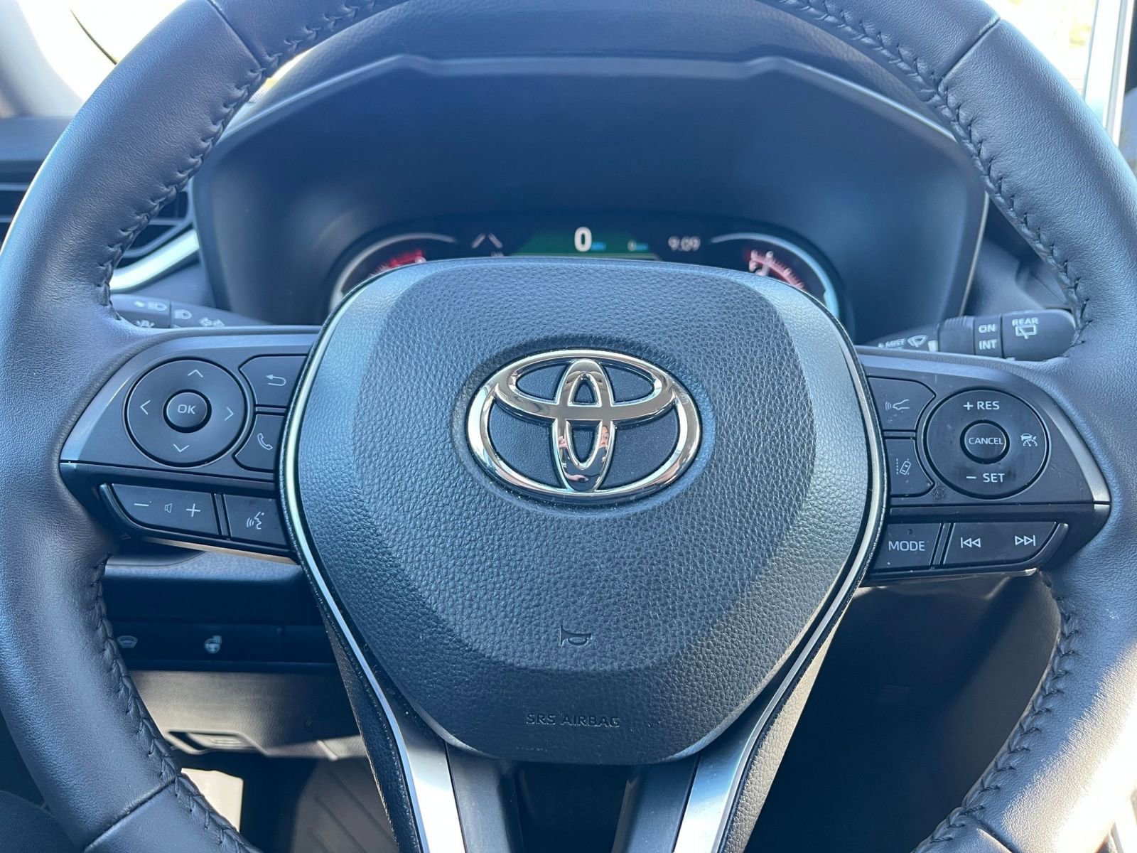 Thumbnail: 2025 Toyota RAV4 - 29