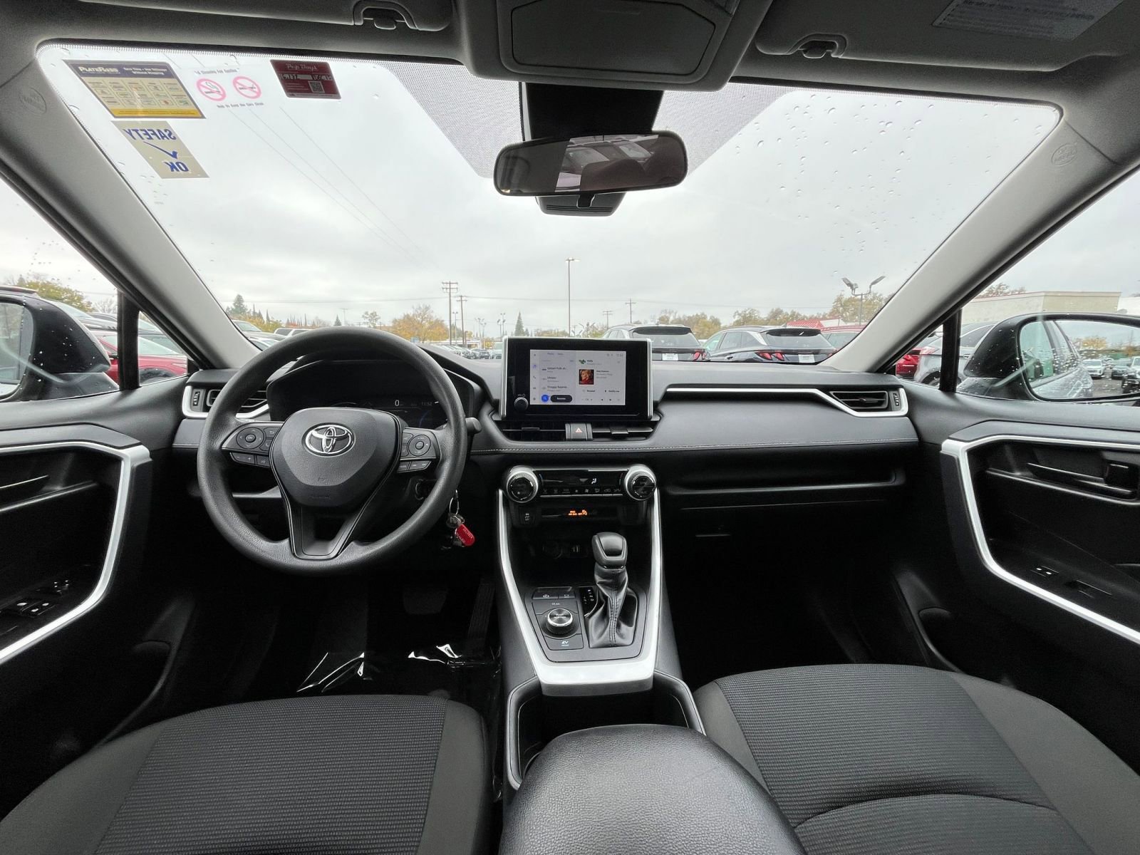 Thumbnail: 2025 Toyota RAV4 - 32