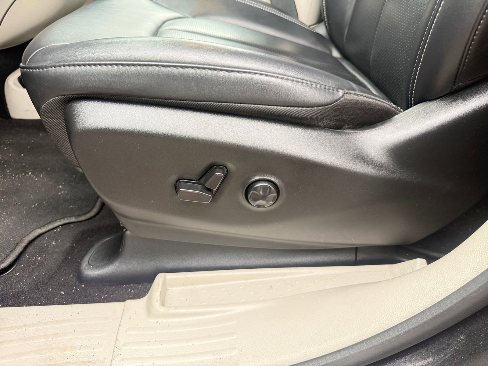 Thumbnail: 2023 Chrysler Pacifica - 23