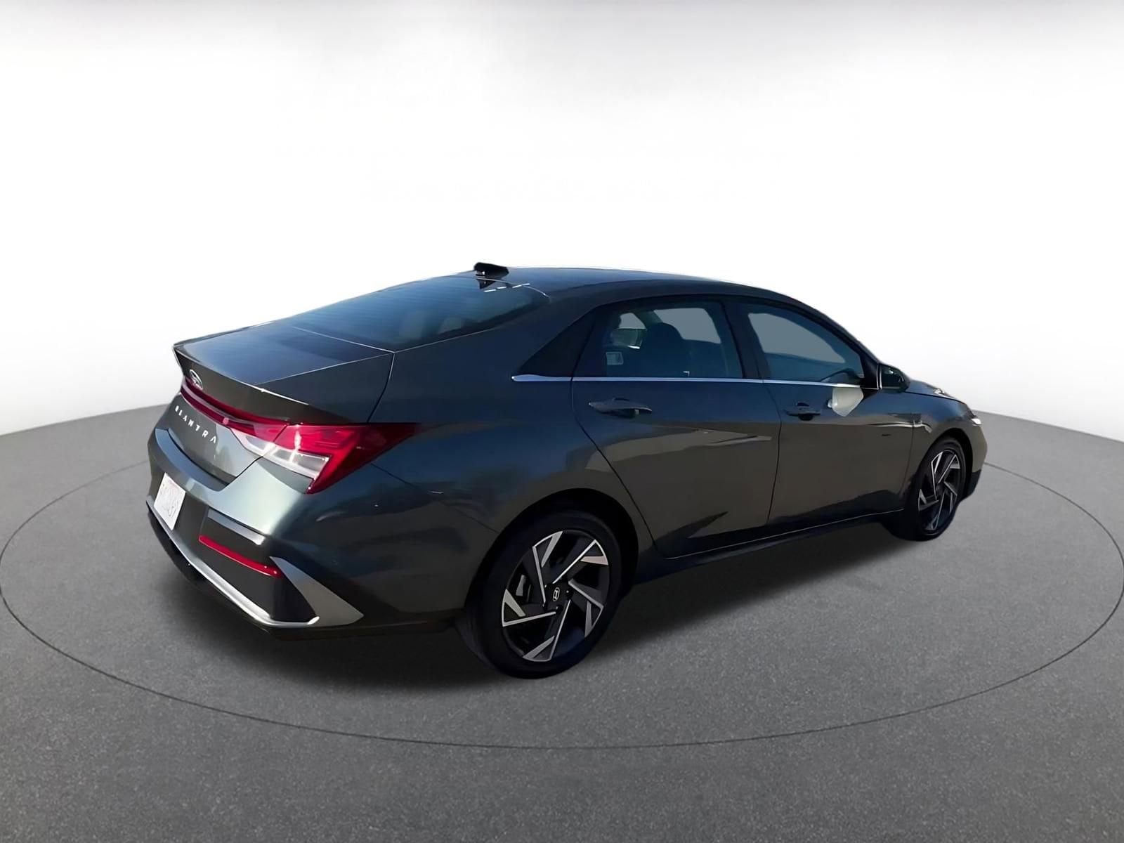 Thumbnail: 2025 Hyundai Elantra - 15