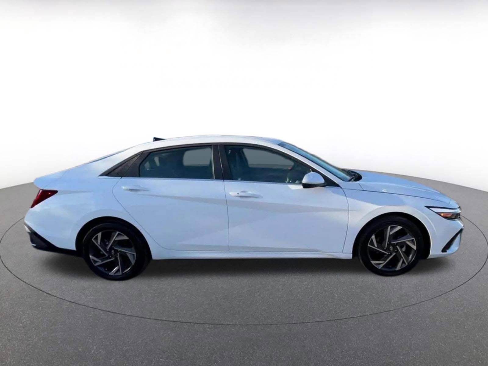 Thumbnail: 2025 Hyundai Elantra - 16