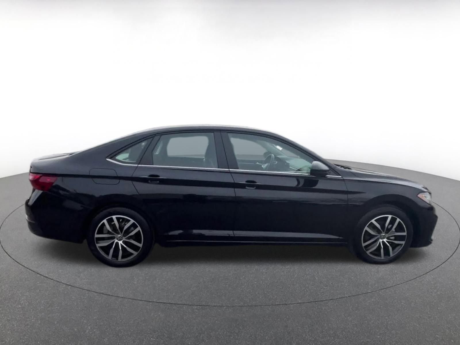 Thumbnail: 2025 Volkswagen Jetta - 16