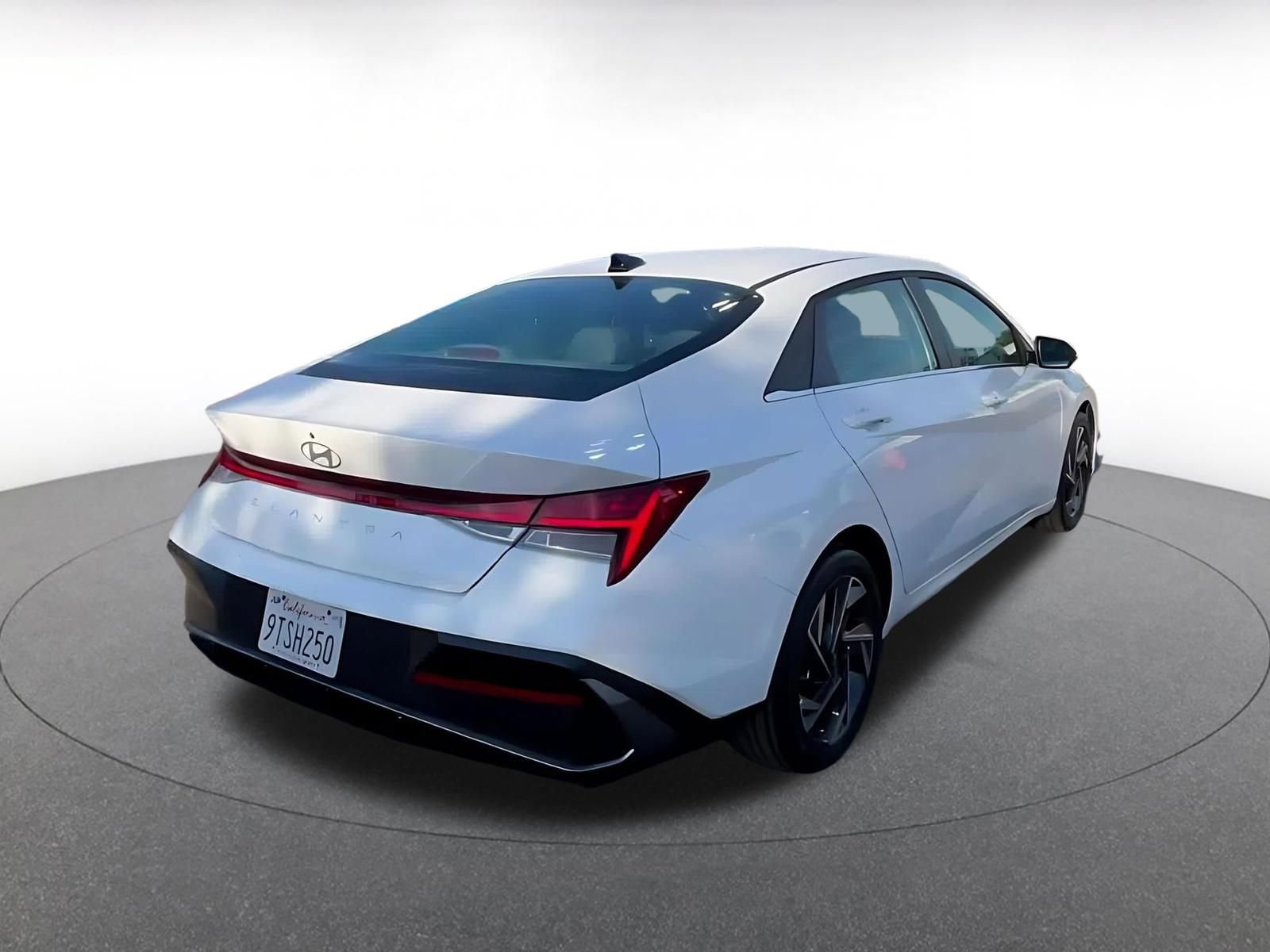 Thumbnail: 2025 Hyundai Elantra - 15