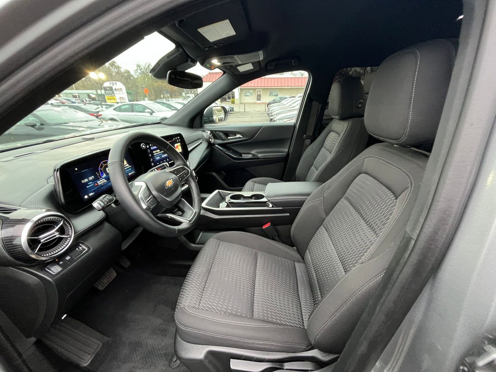 Thumbnail: 2025 Chevrolet Equinox - 25