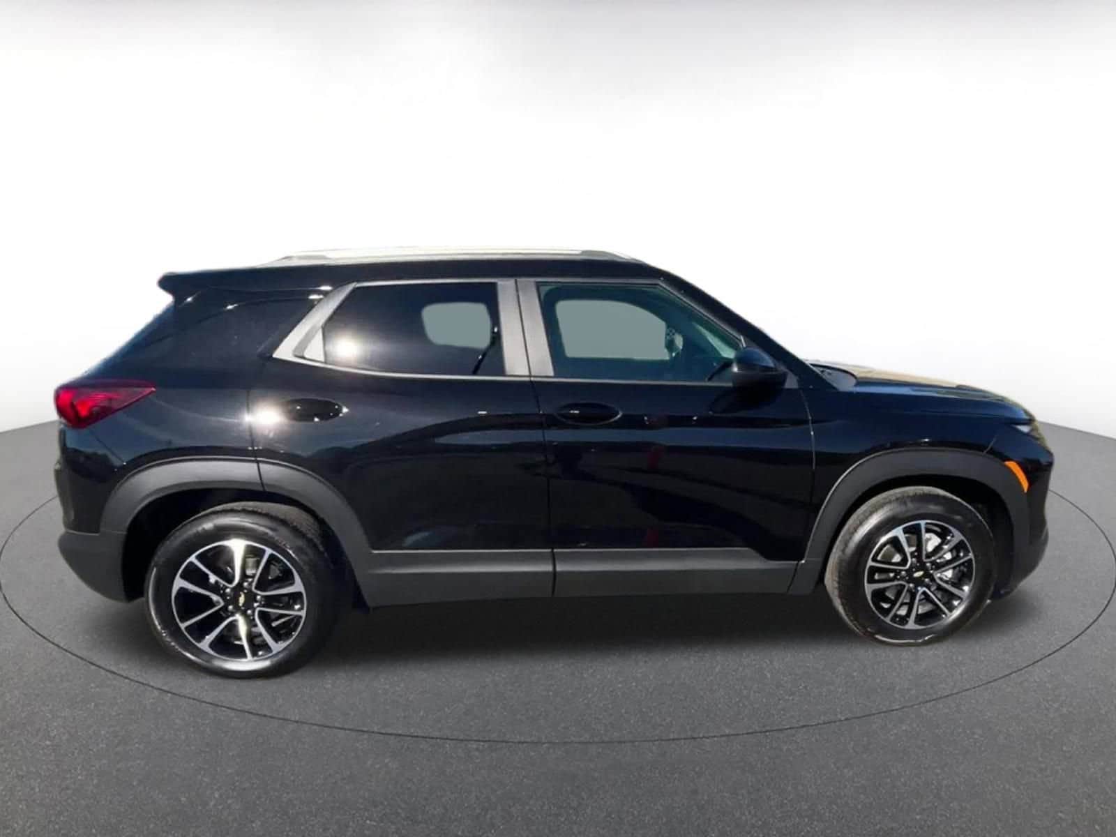 Thumbnail: 2025 Chevrolet TrailBlazer - 16